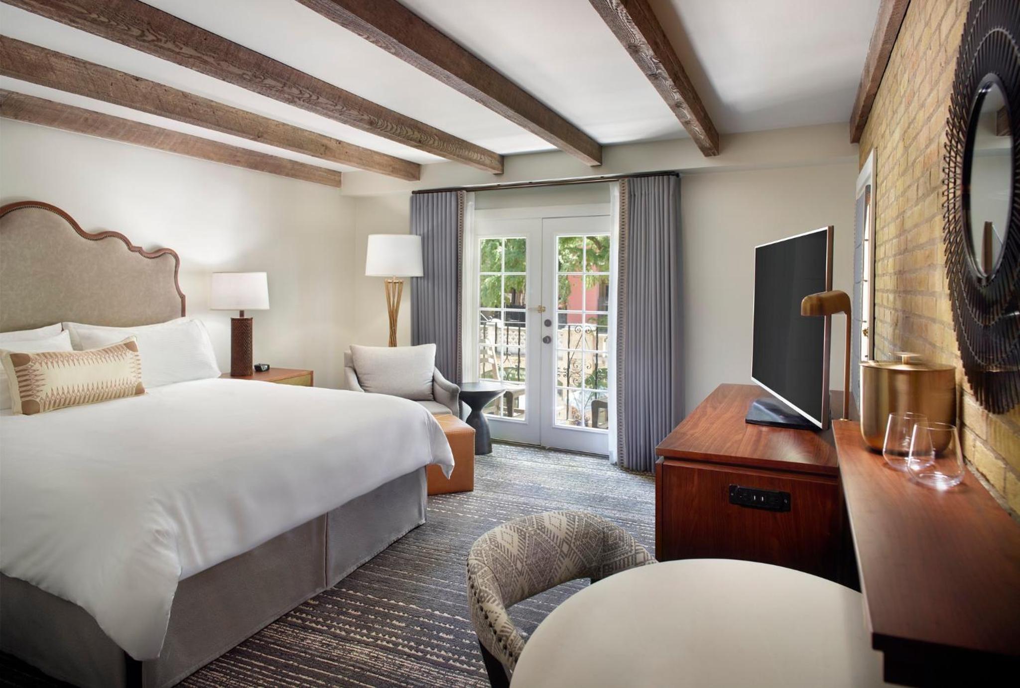 Premier Room, 1 King Bed, River View