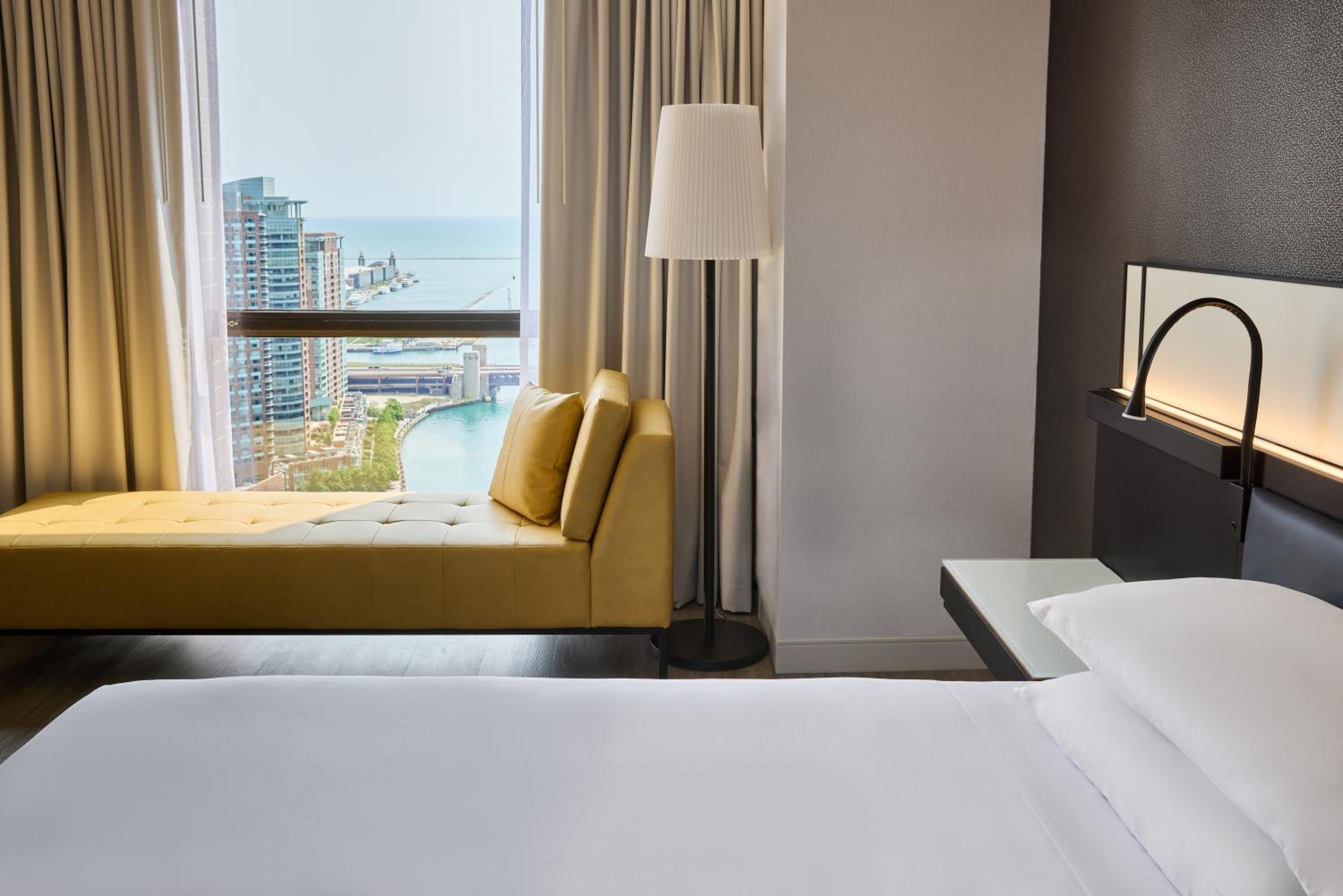 Queen Room with Two Queen Beds and Lake View