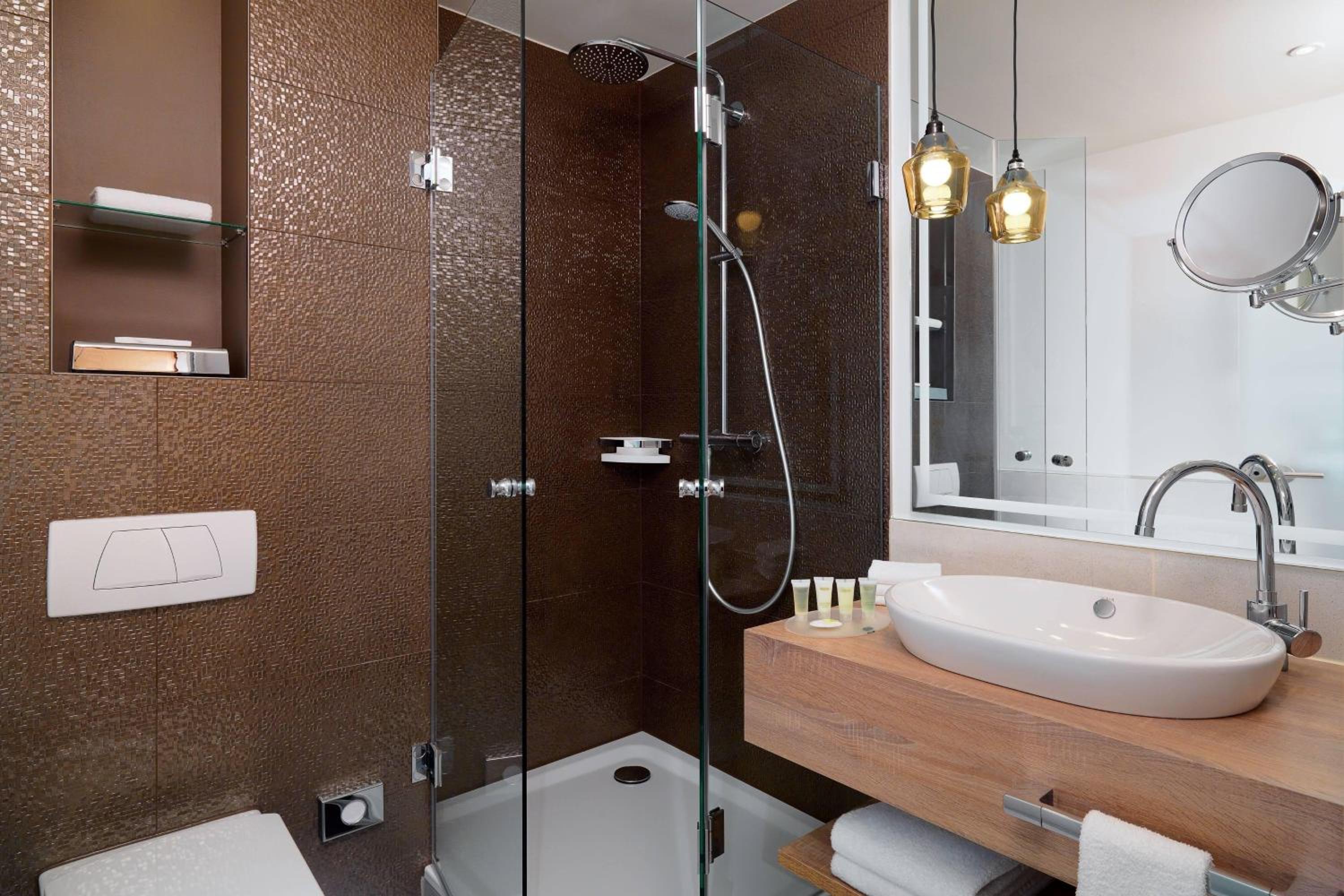 Courtyard Room, Guest room, 1 Queen
