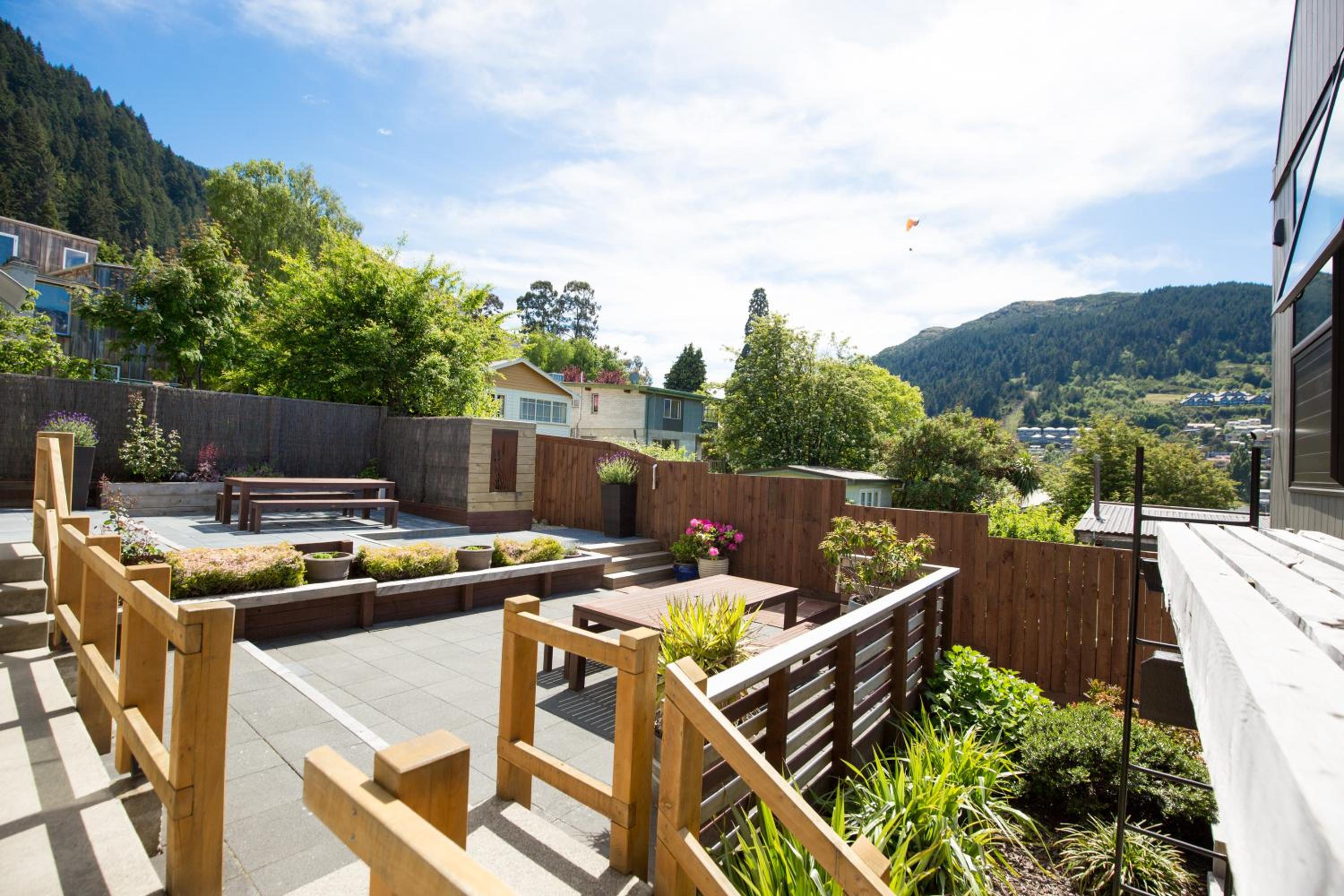 Apartment with Mountain View