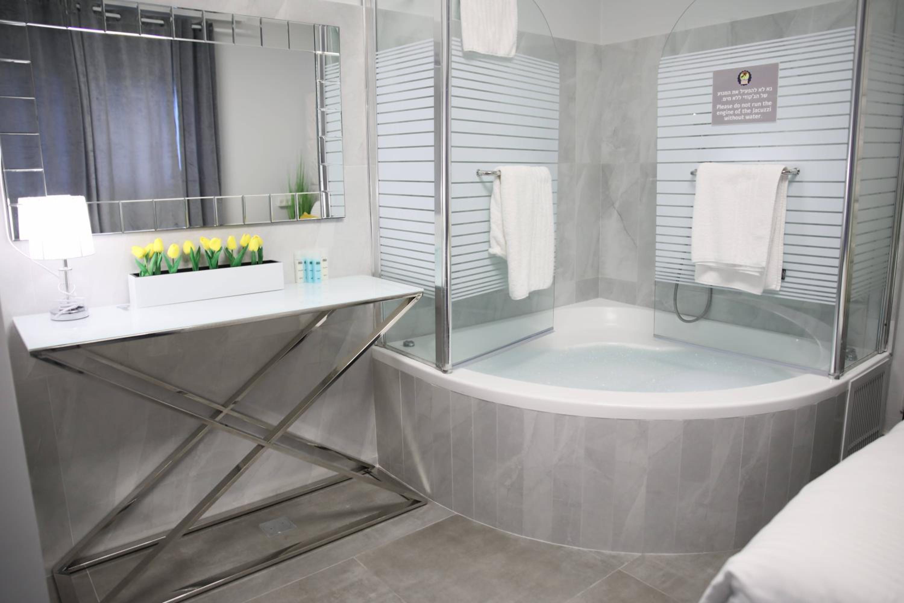 Deluxe Room with Jacuzzi Bath