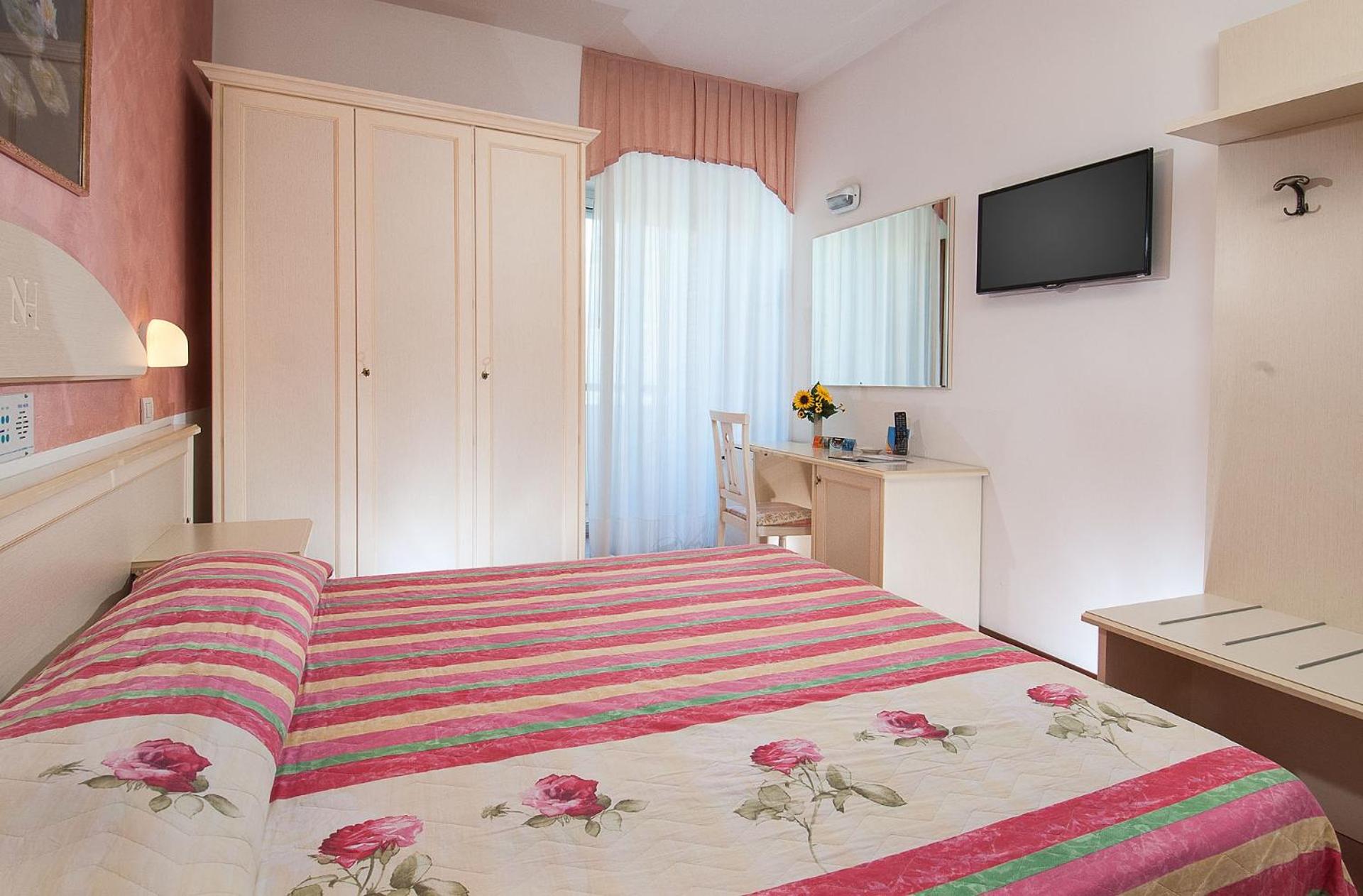 Double or Twin Room with Side Sea View