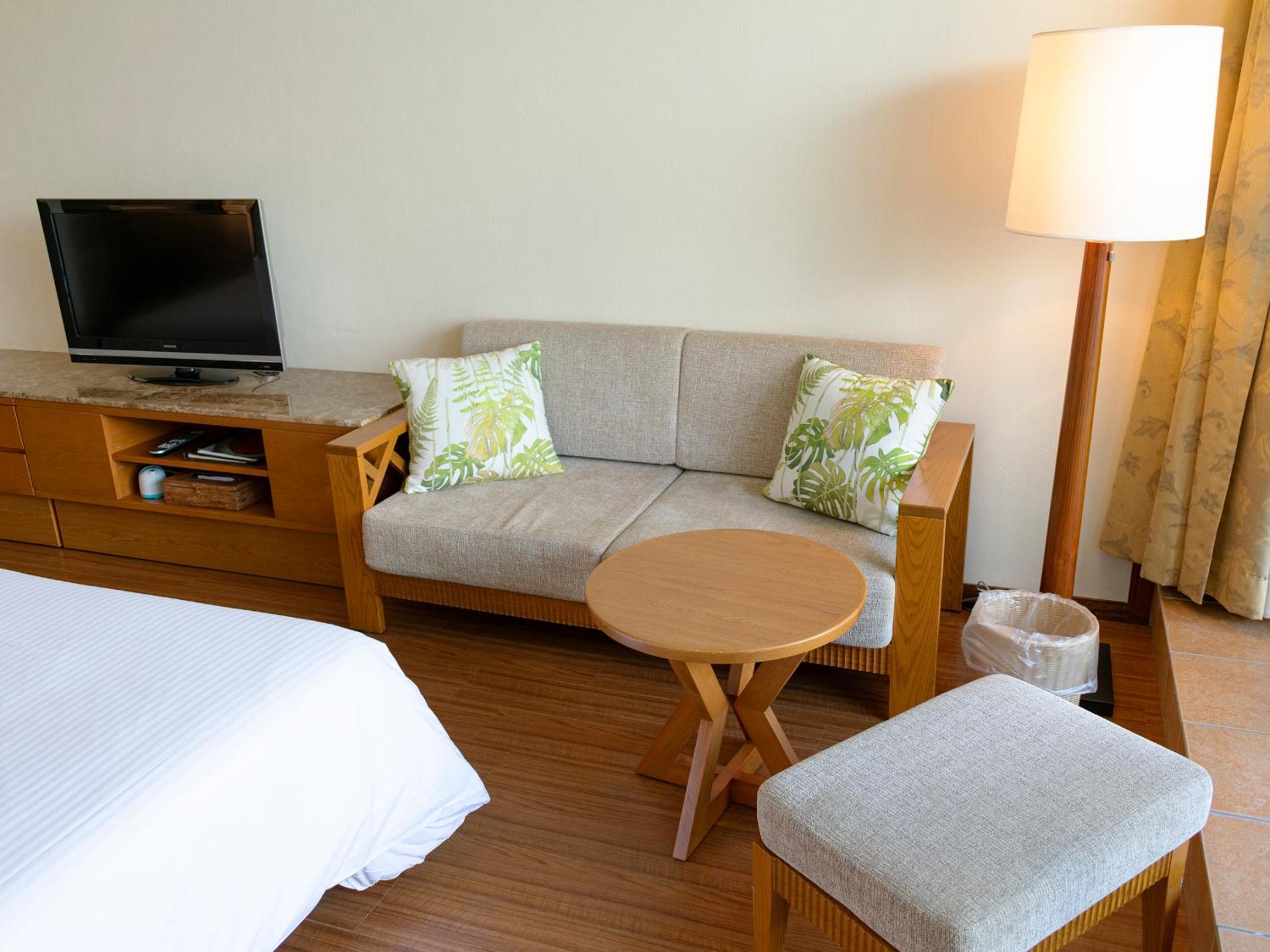 Club Superior Twin Room with Ocean View and Lounge Access - Non-Smoking