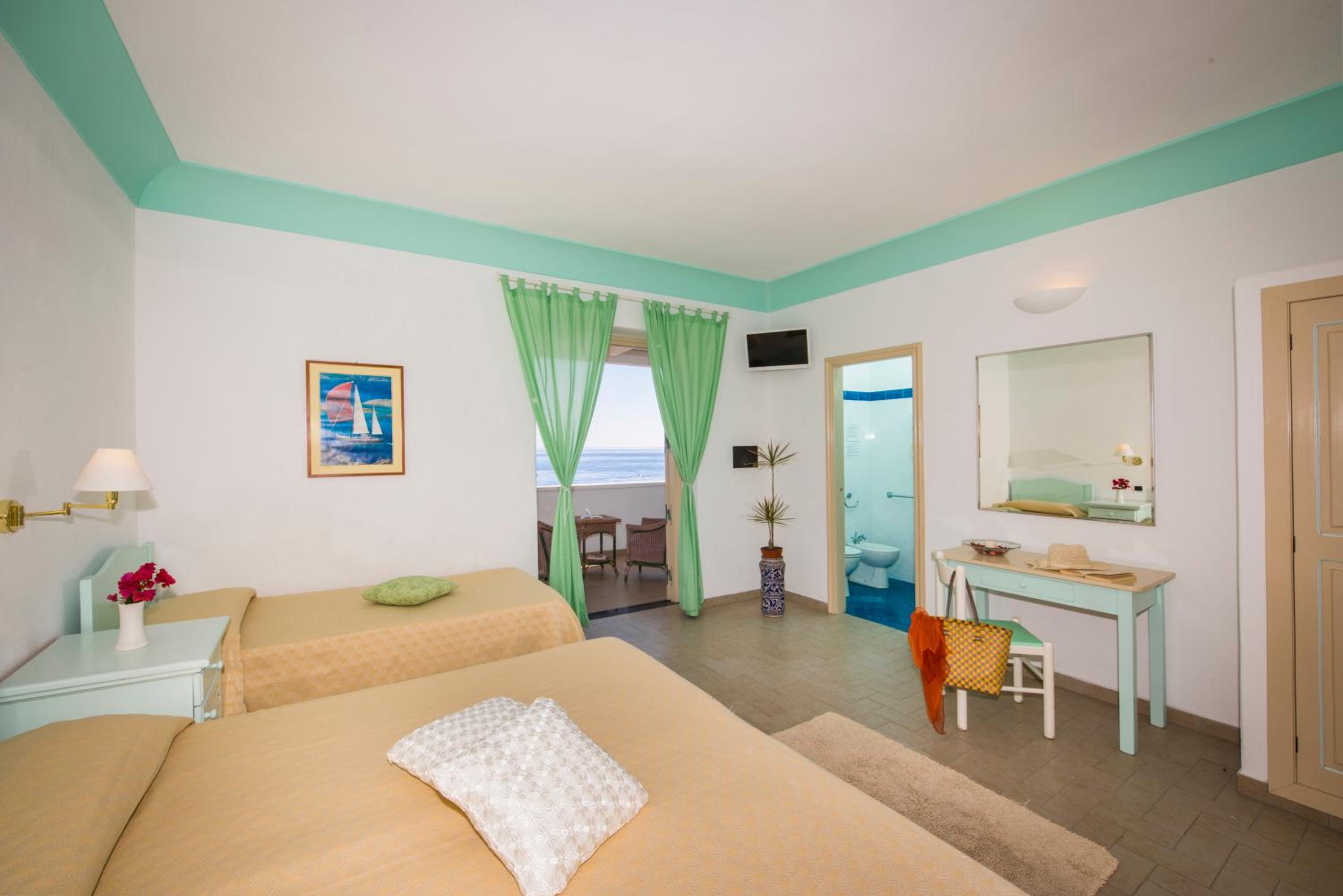 Deluxe Triple Room with Sea View Terrace