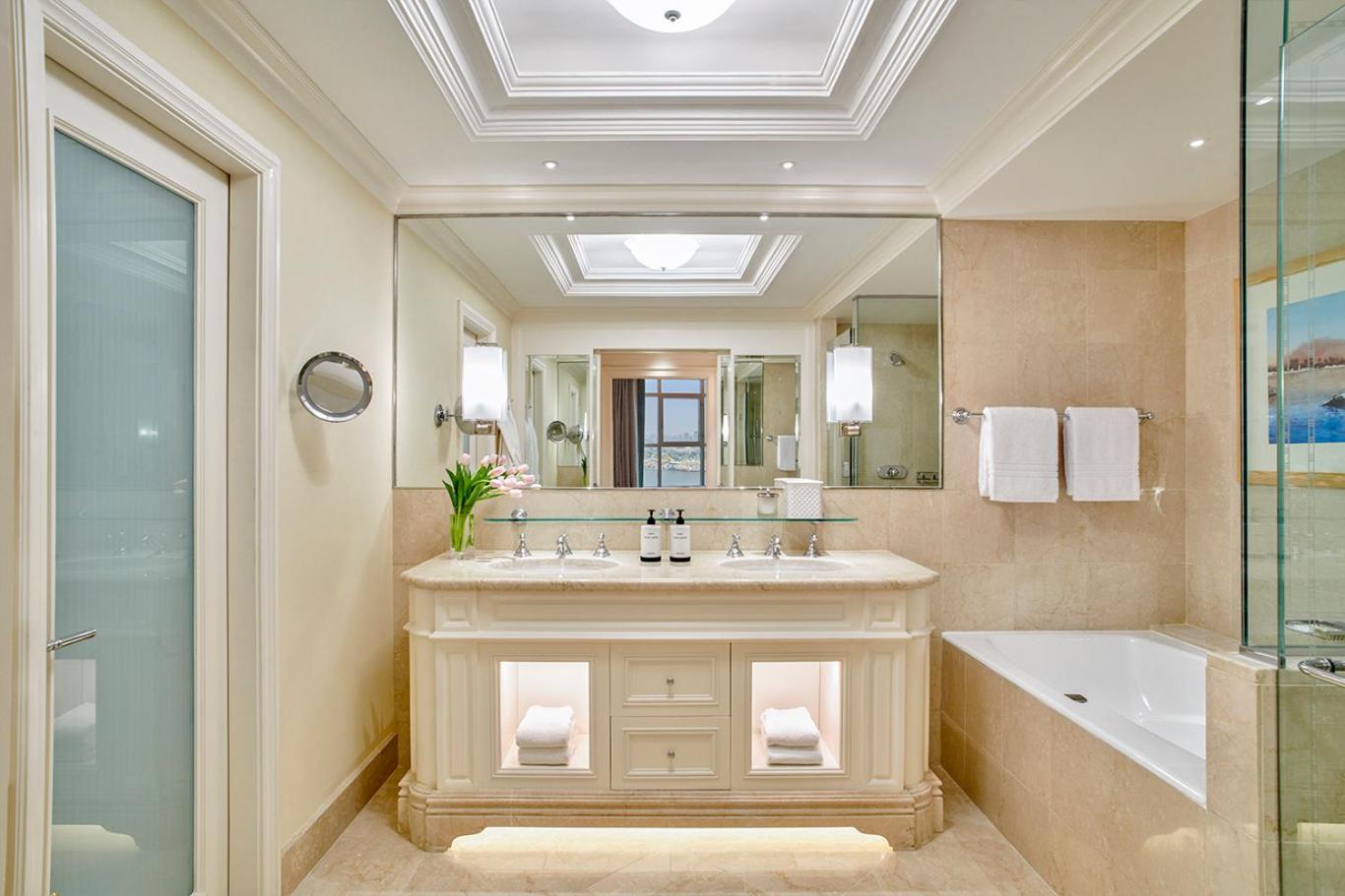 Premium Diplomatic Suite