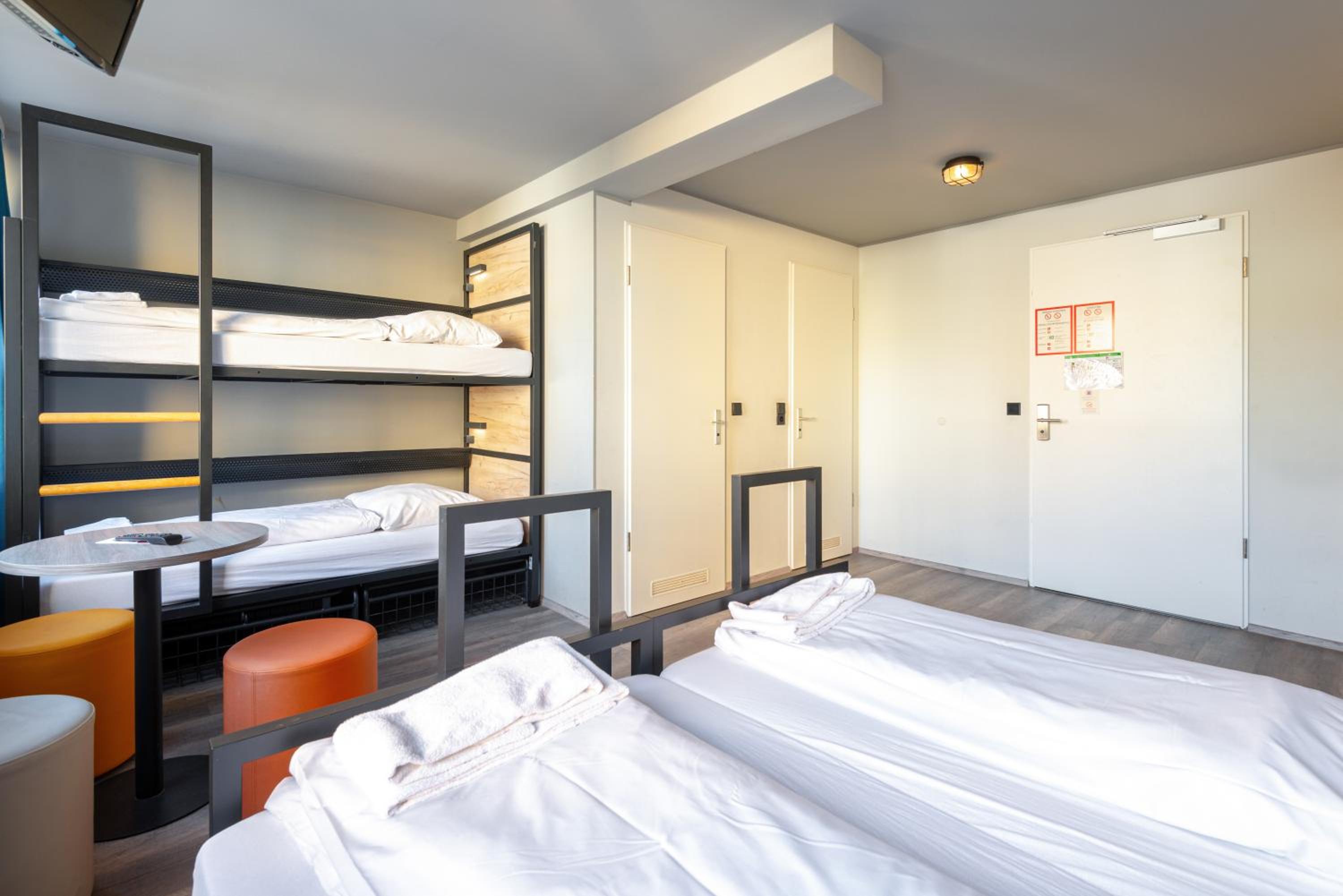 Family Room (2 Adults + 2 Children)