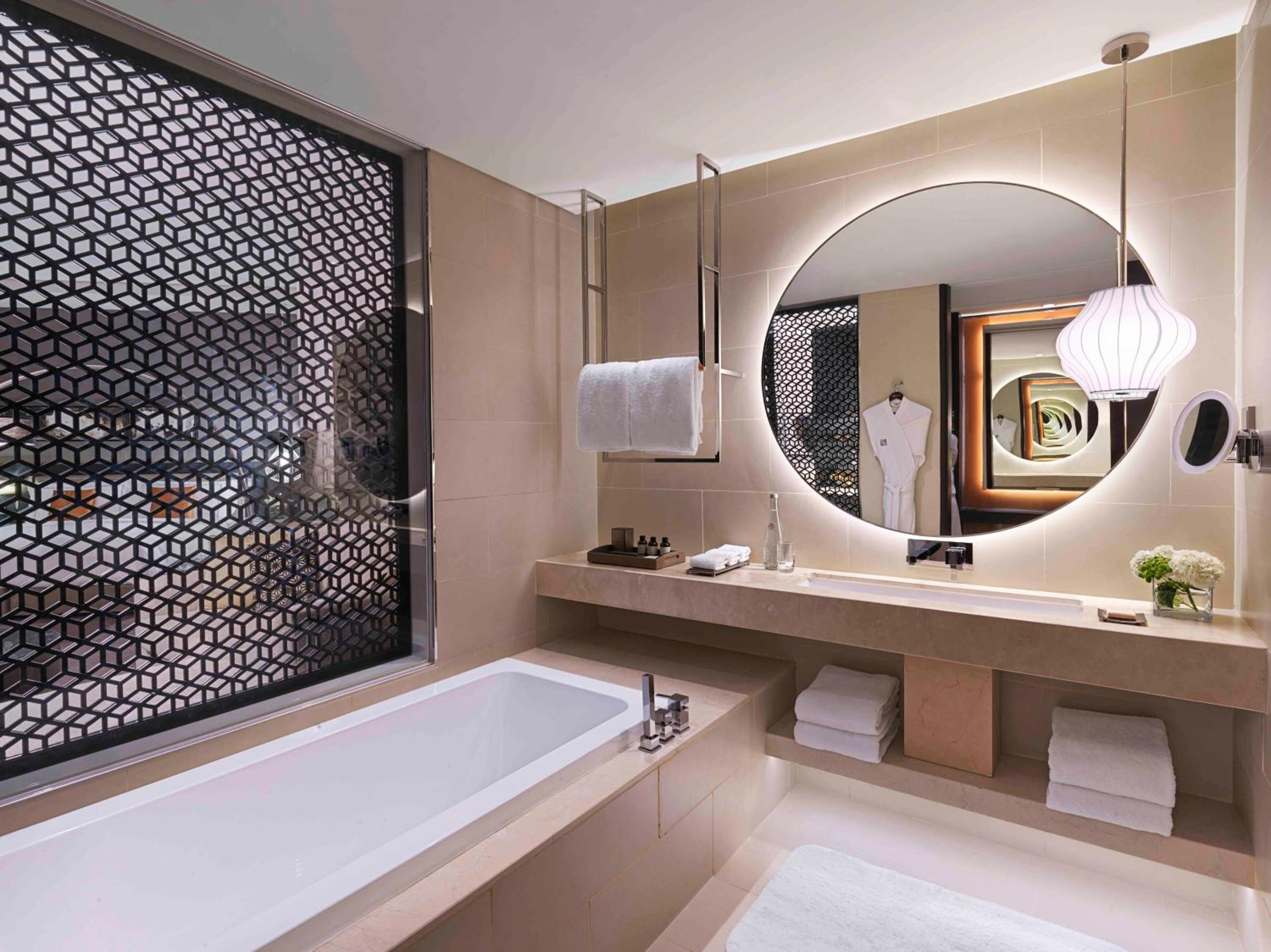 Business King Suite - Non-Smoking