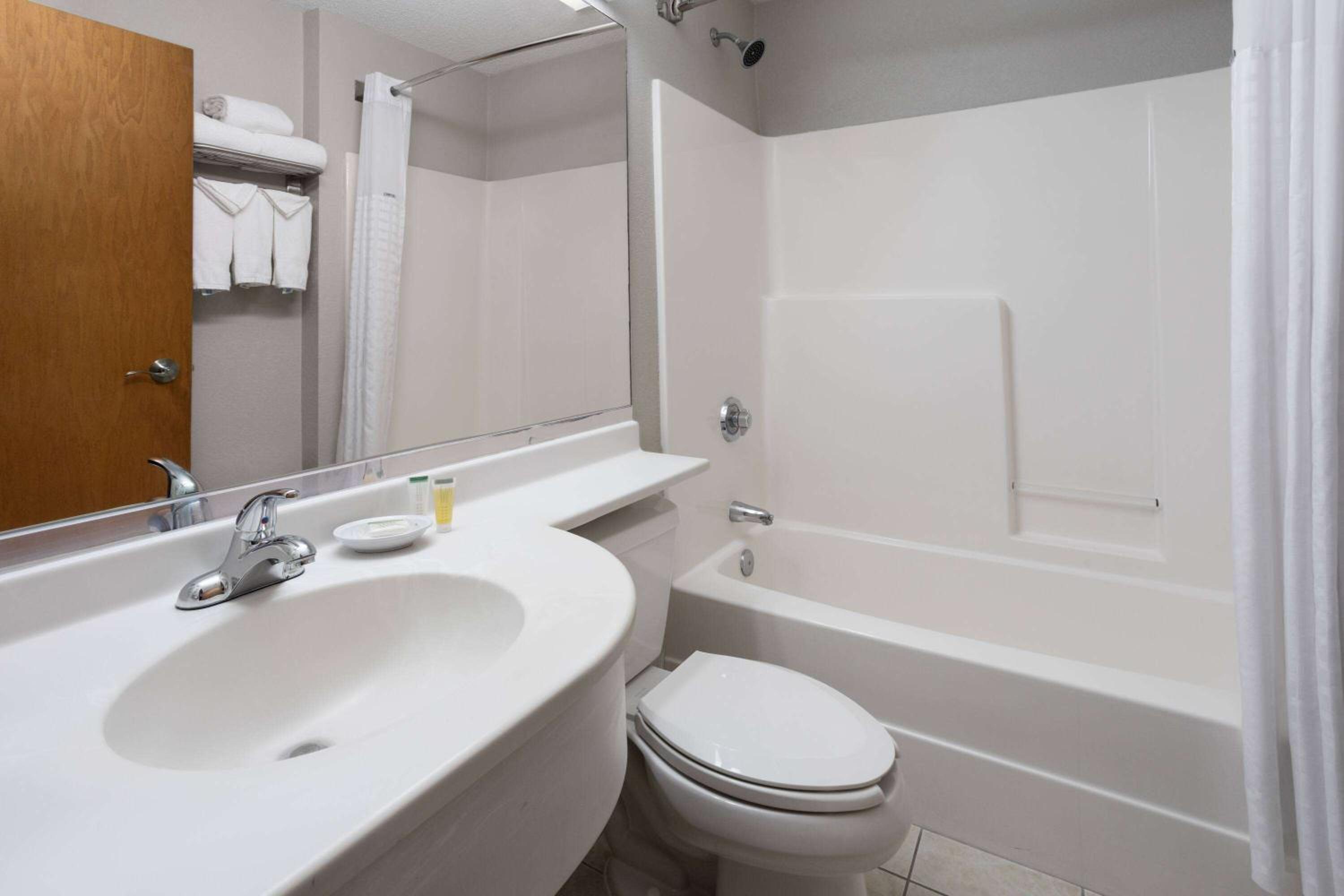 Queen Room - Non-Smoking