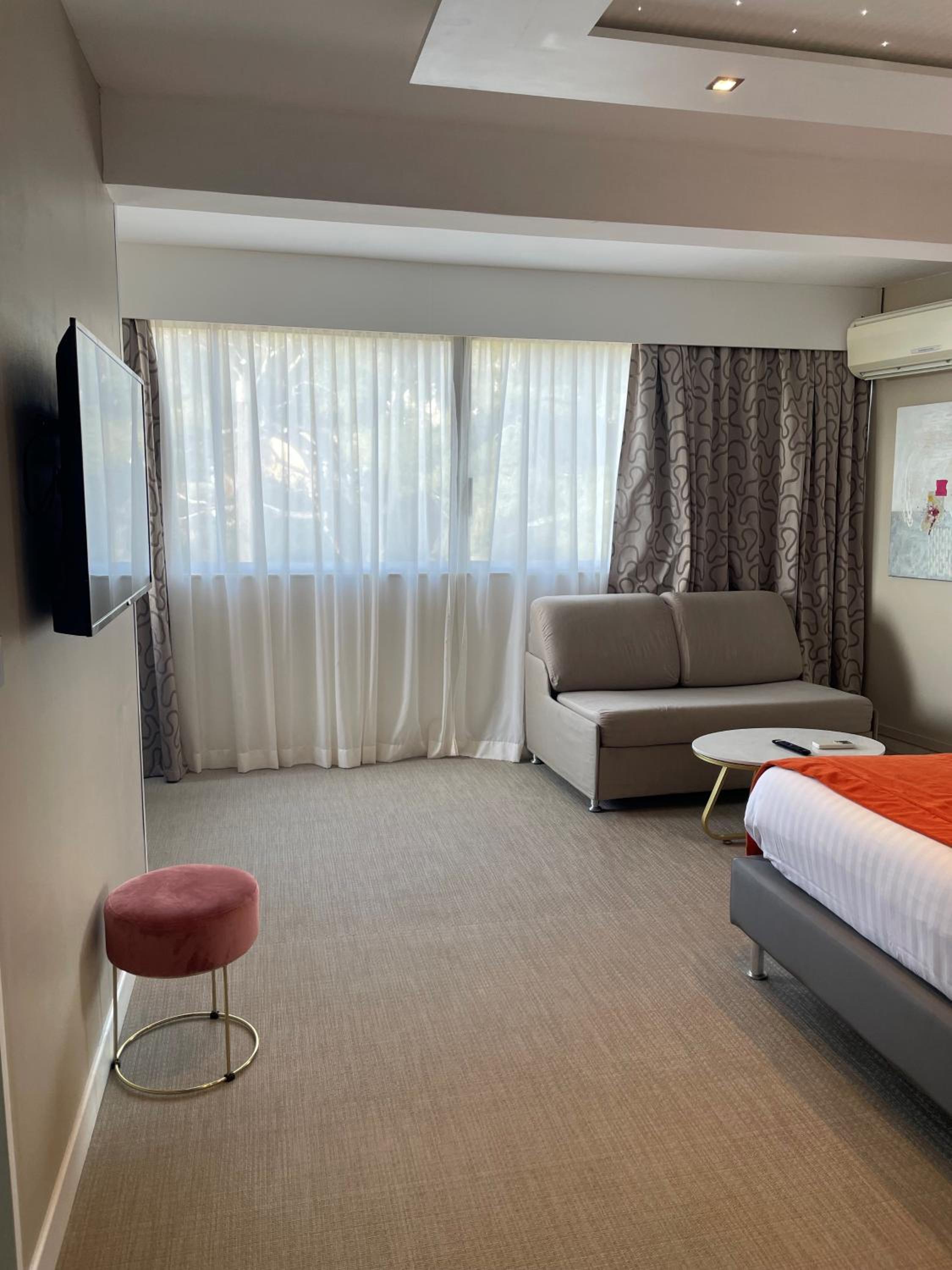 Superior Queen Room with Sofa Bed and Sea View