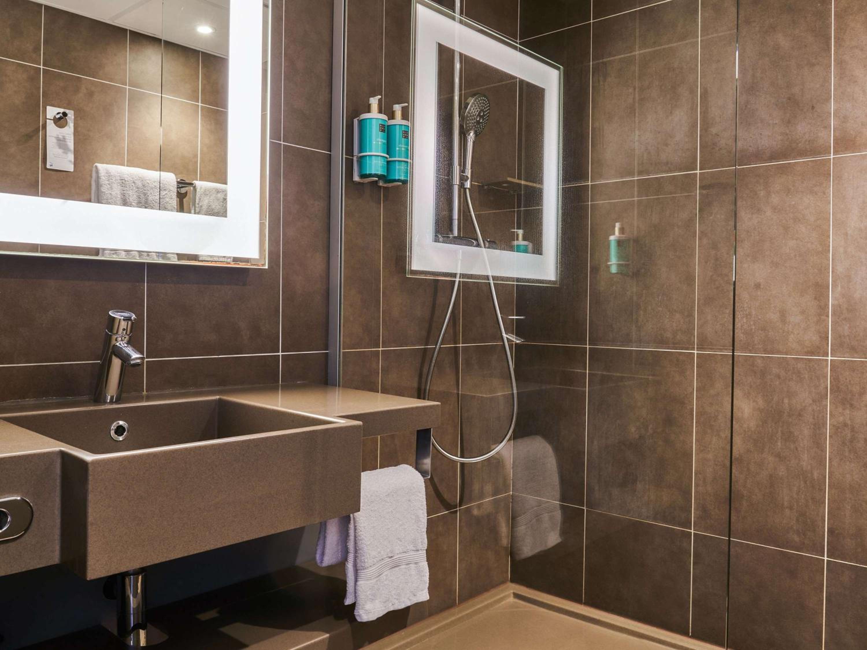 Executive Queen Room with Eiffel Tower View