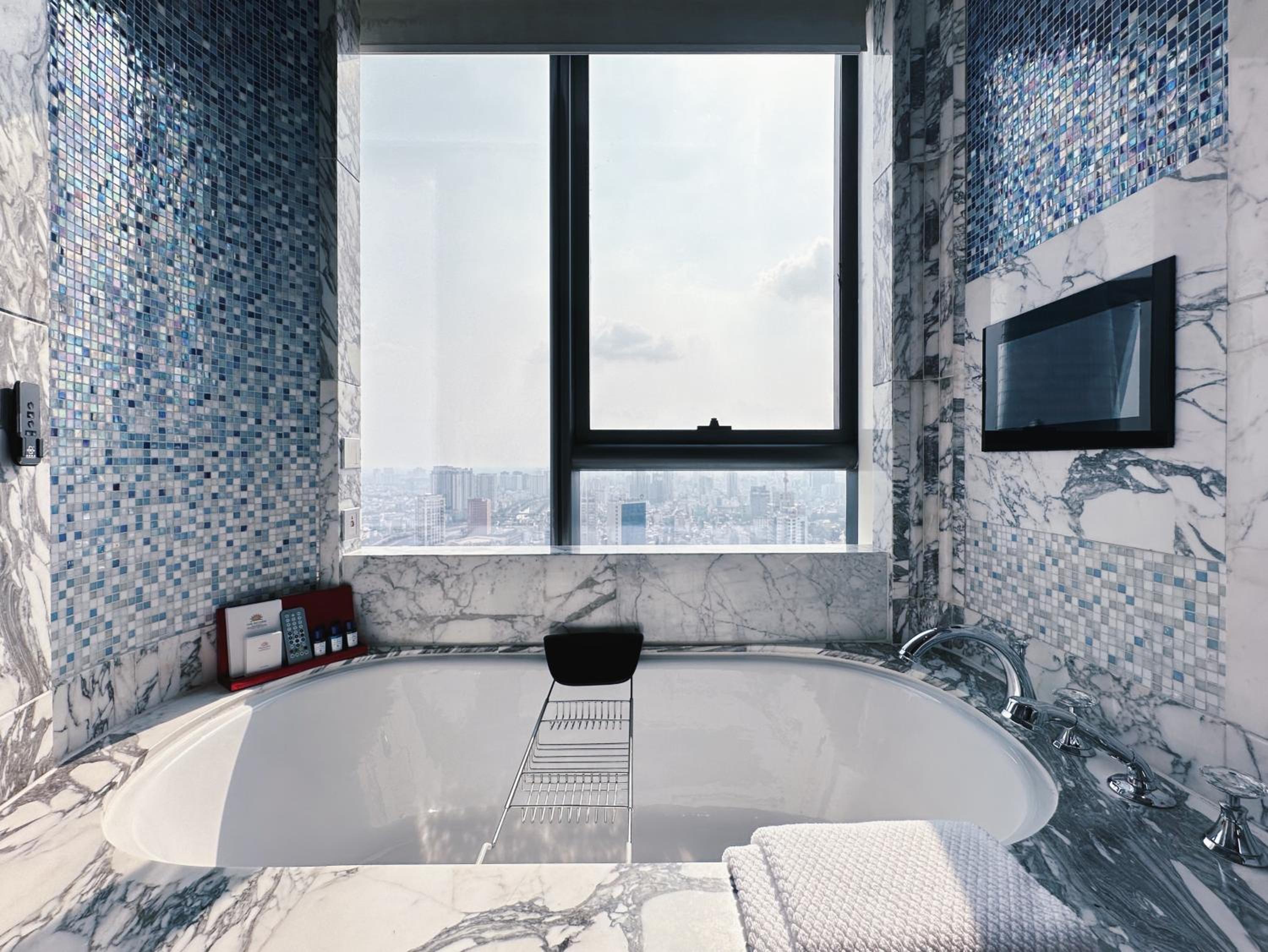 Junior Suite High Floor with Executive Lounge Access