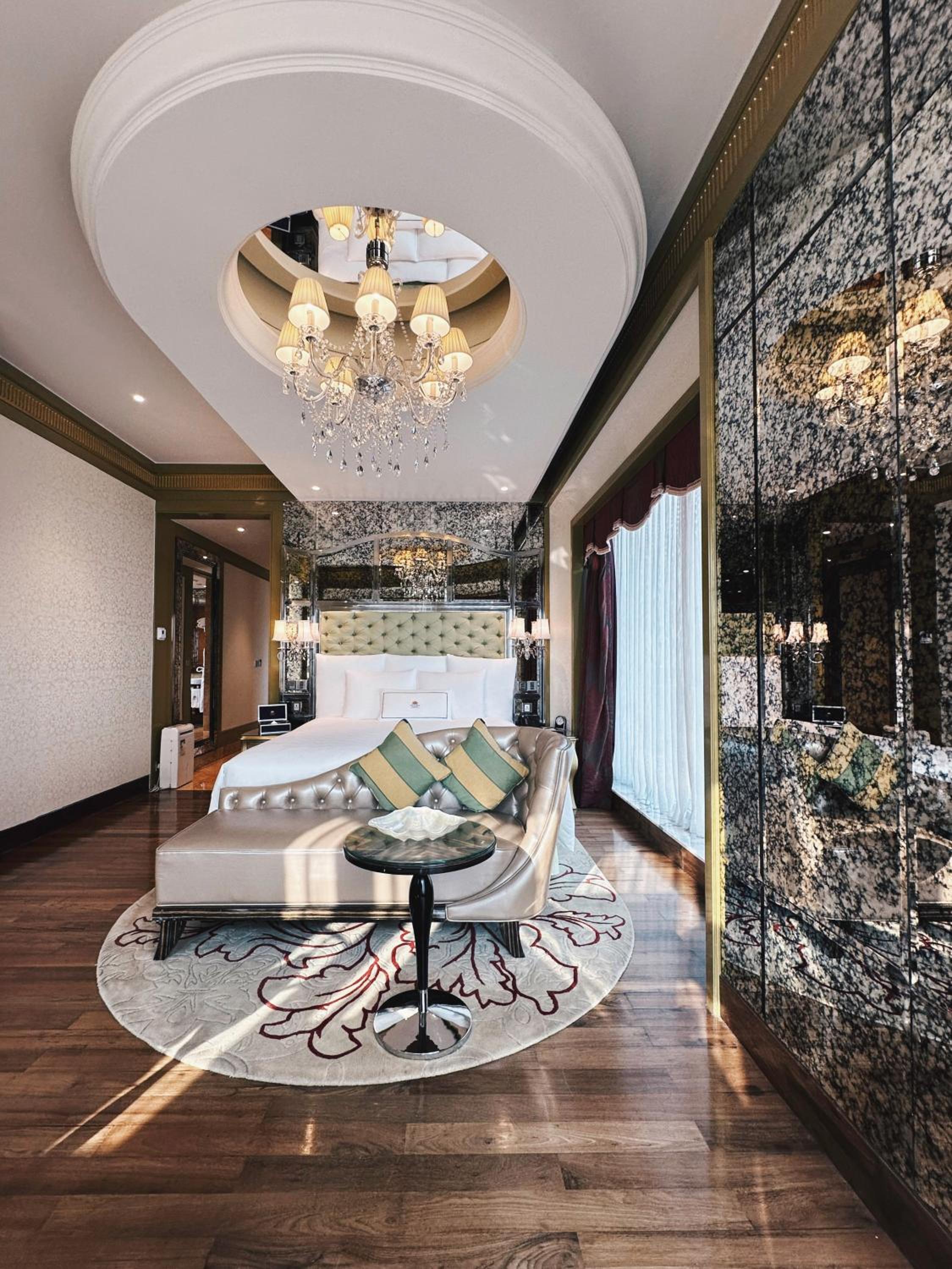 Grand Deluxe King Room High Floor 