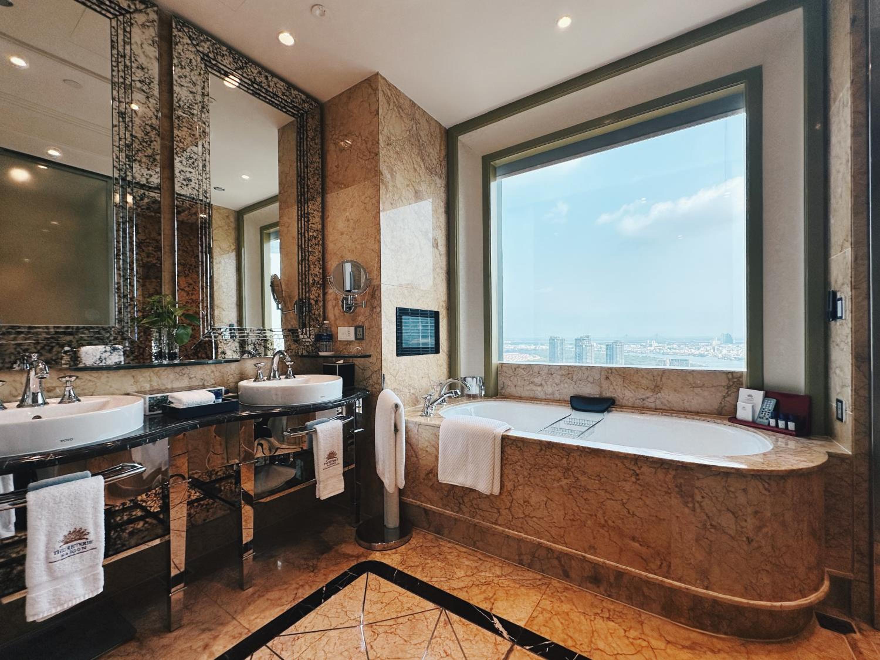 Grand Deluxe King Room High Floor 