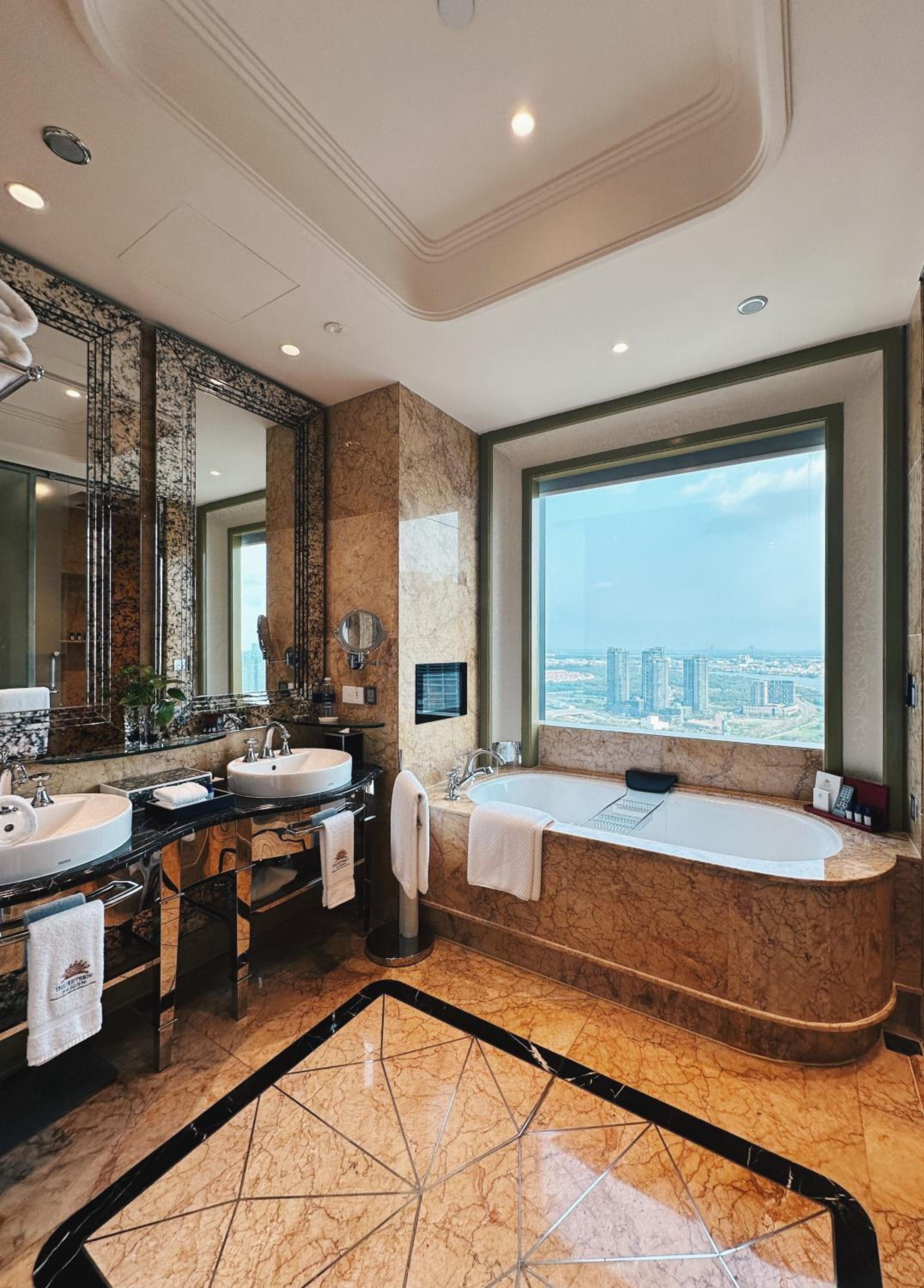 Grand Deluxe King Room High Floor 