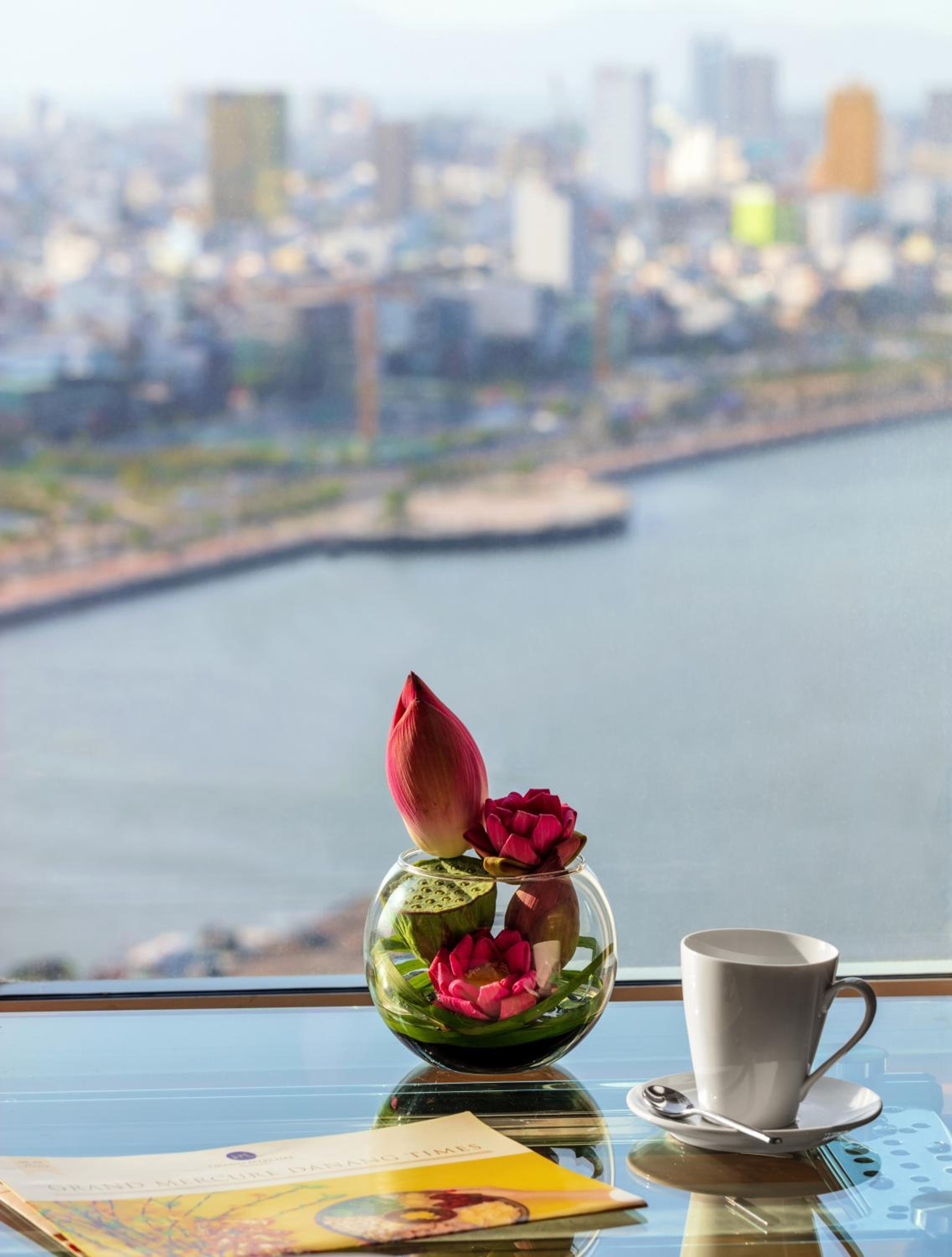 Executive Suite with River View - High floor with Executive Lounge access