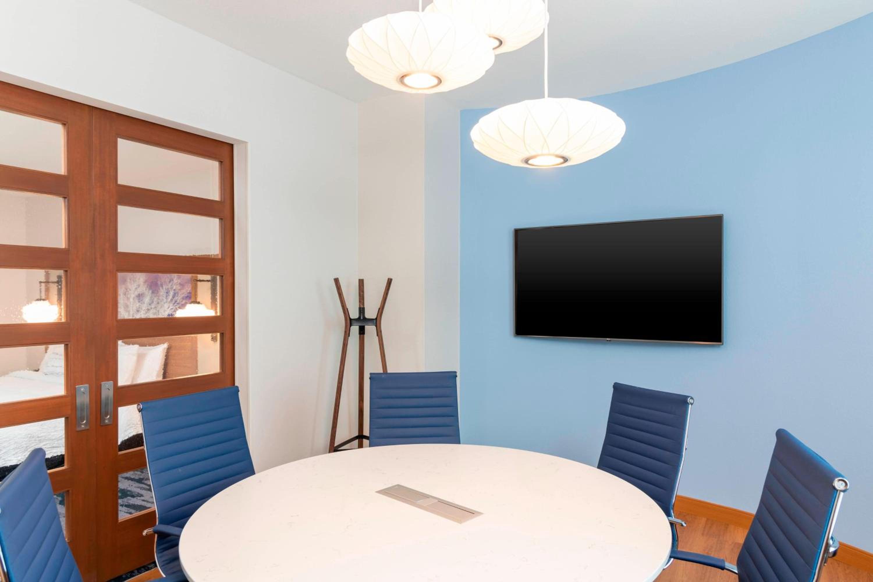 Business Silo Suite, Suite, 1 King