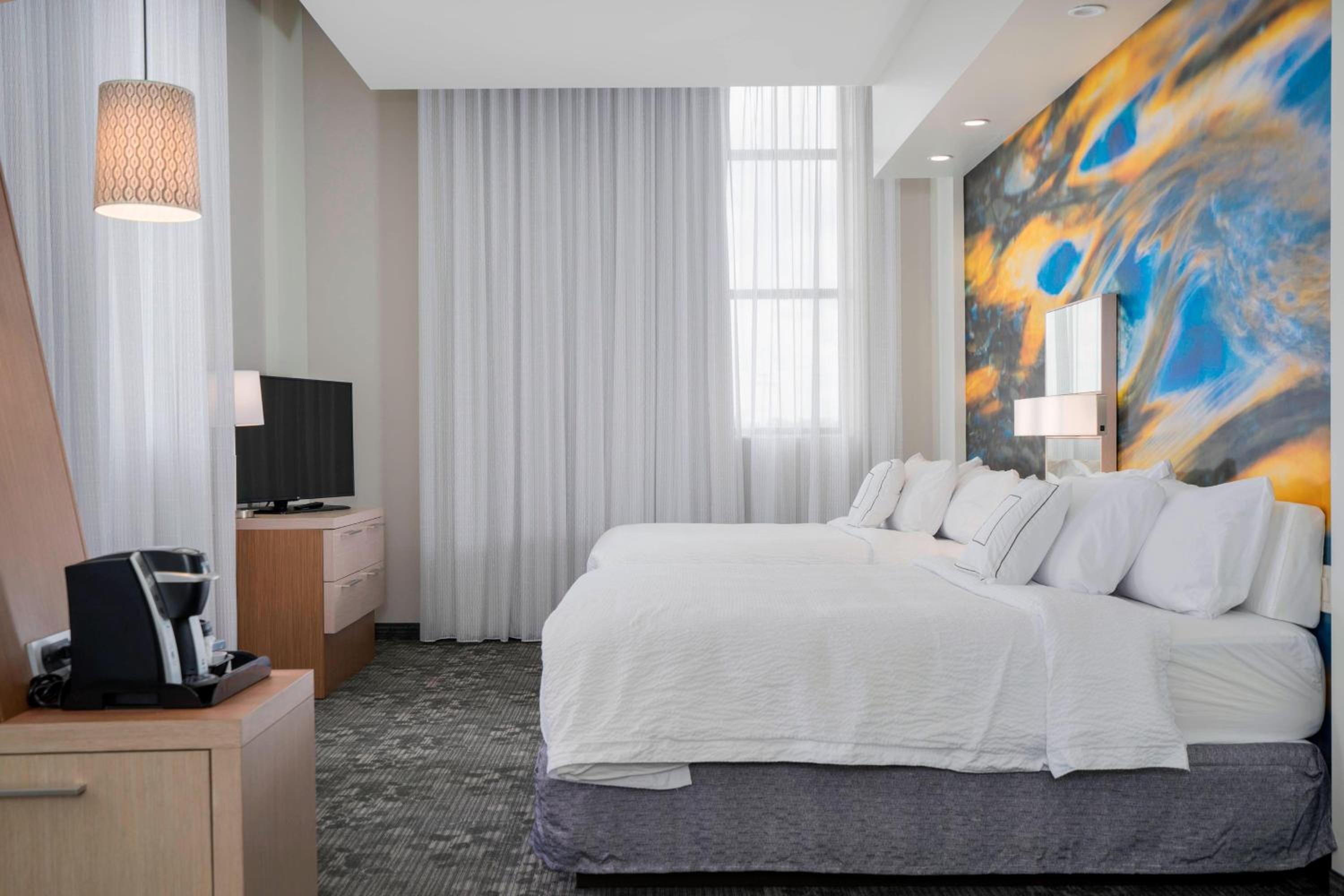 Larger Guest room, 2 Queen, Sofa bed  