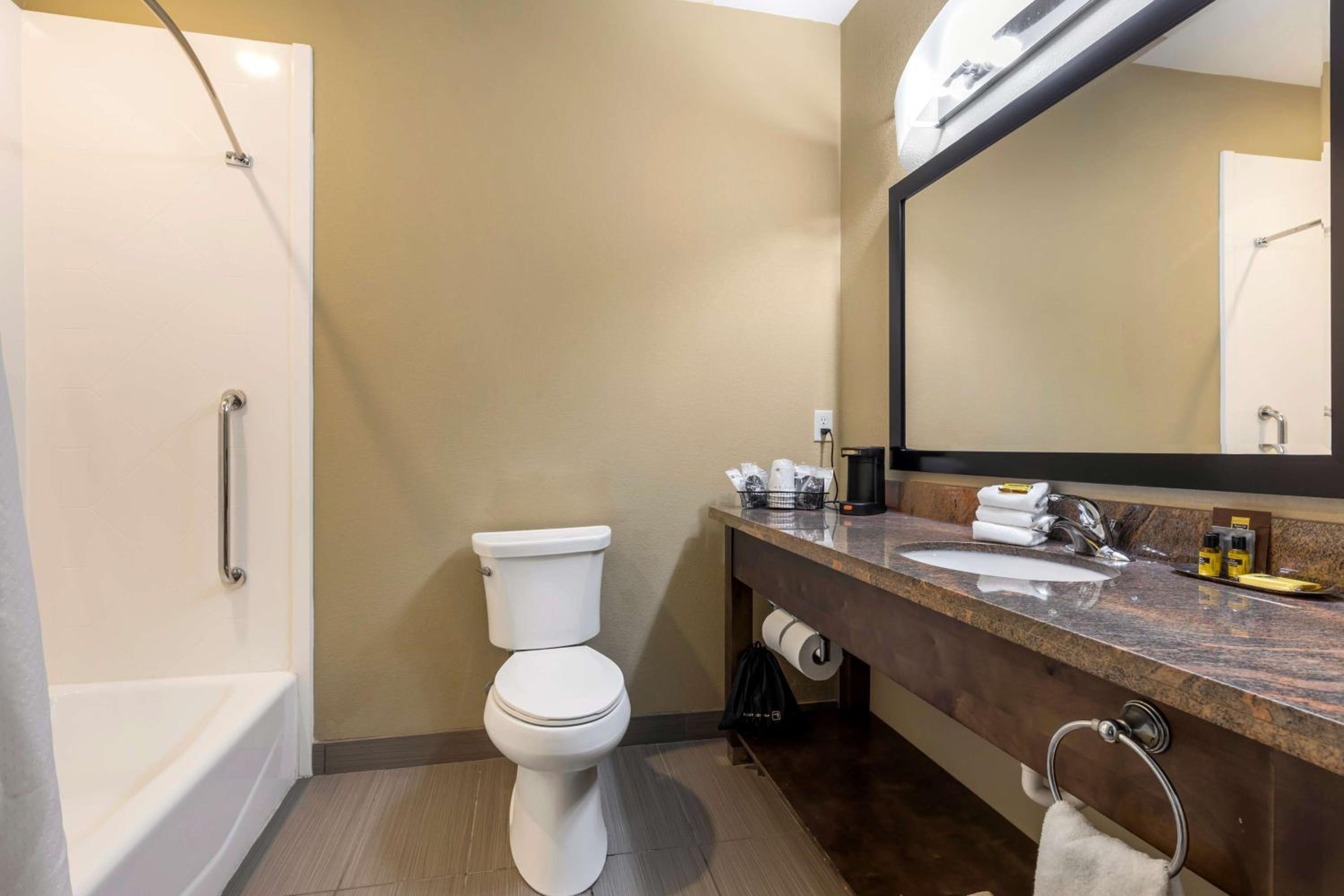 Queen Room with Two Queen Beds - Pet Friendly/Non-Smoking