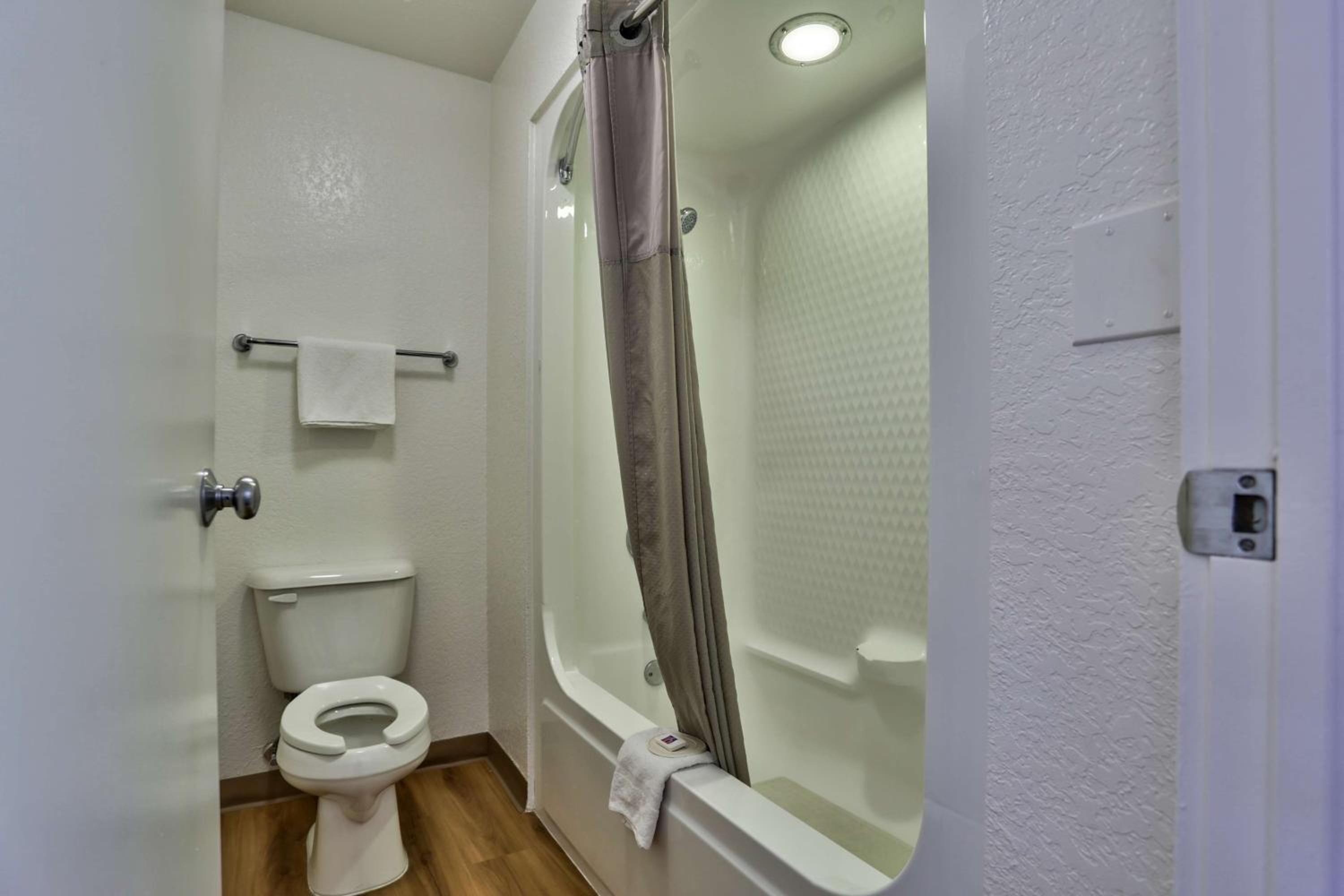 Deluxe Quadruple Room - Non-Smoking