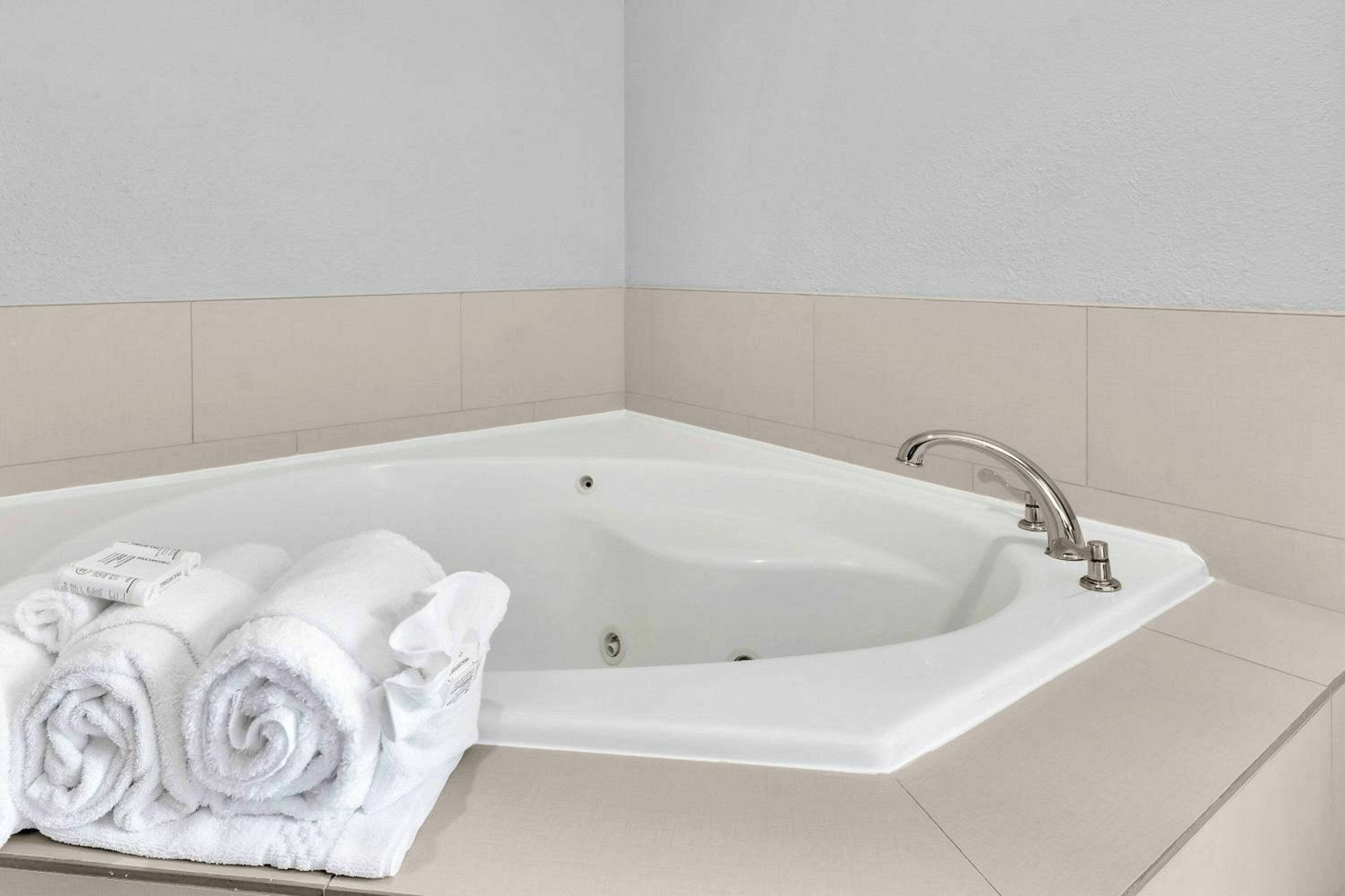 Studio, 1 King, Sofa bed, Whirlpool