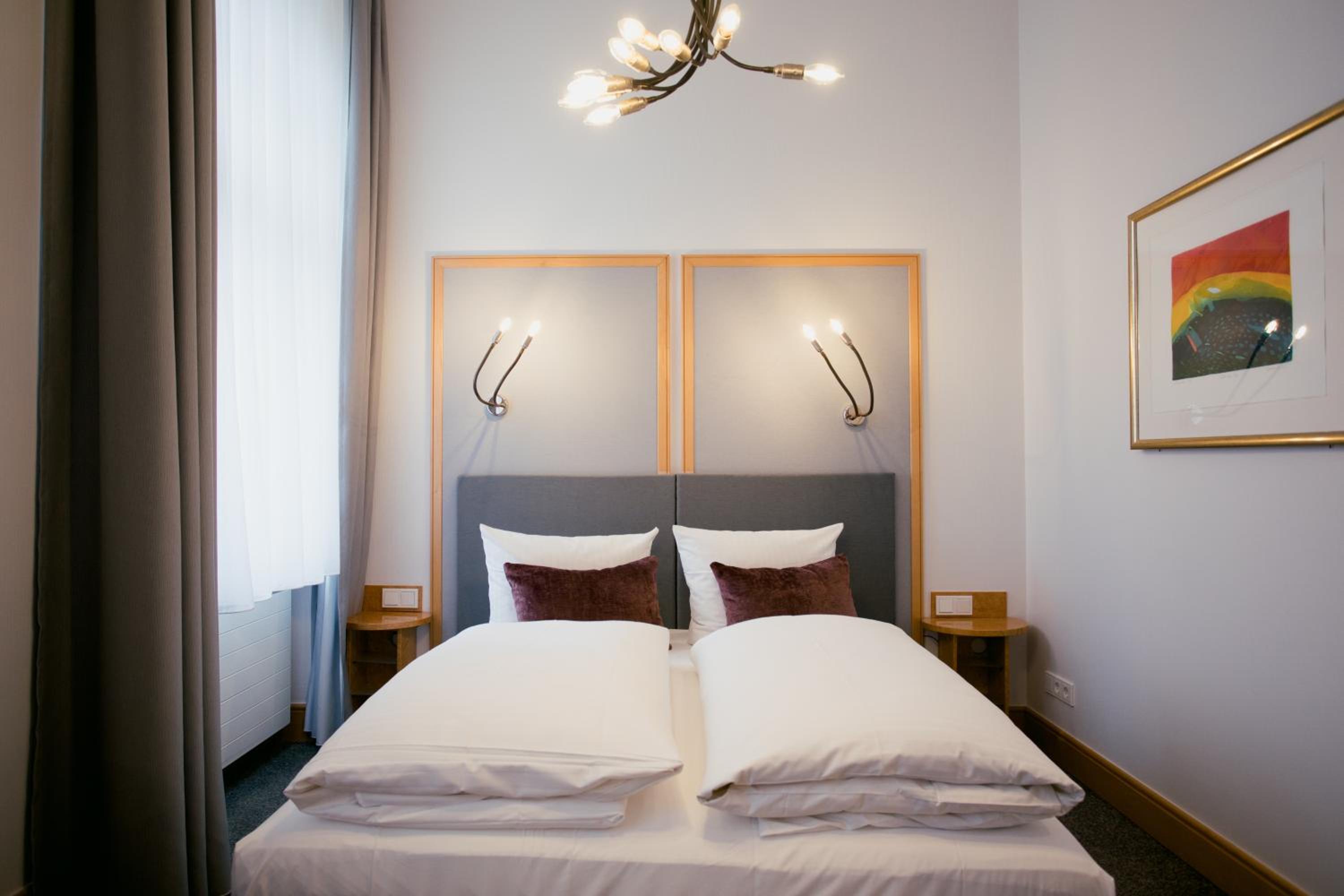 Standard Double Room (bed size 63 in)