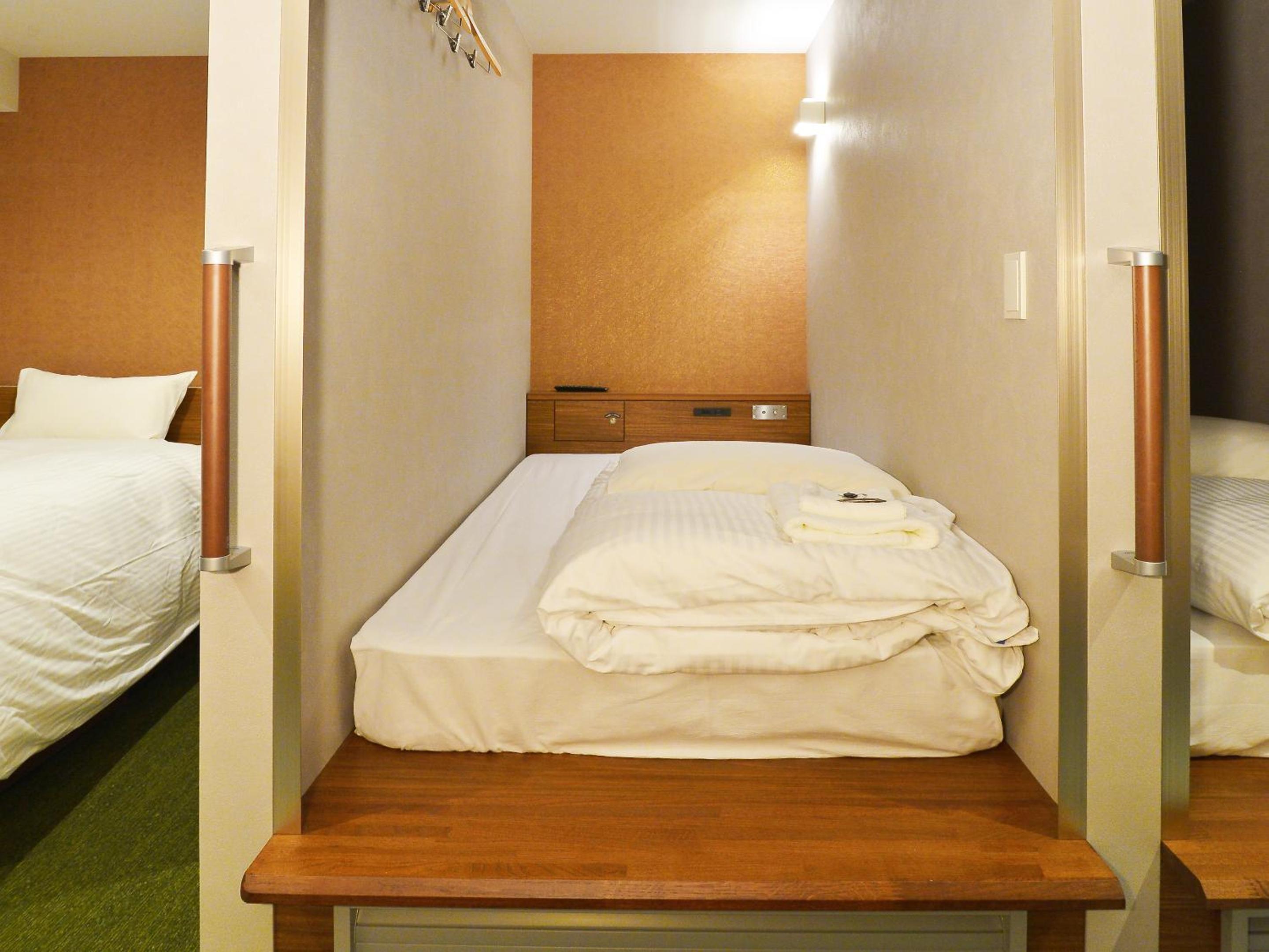 Standard Capsule Room - Female Only