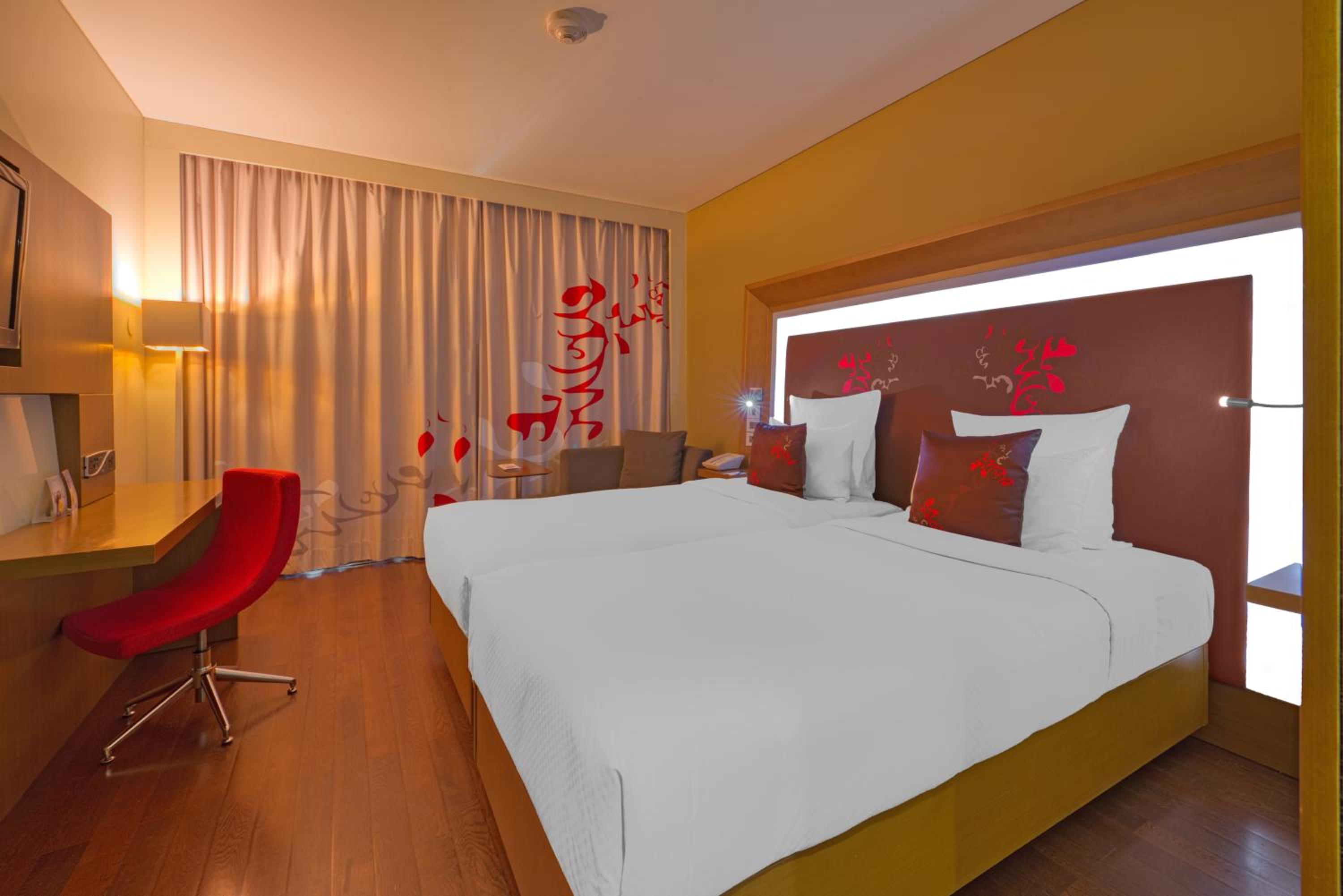 Deluxe Room Twin Beds