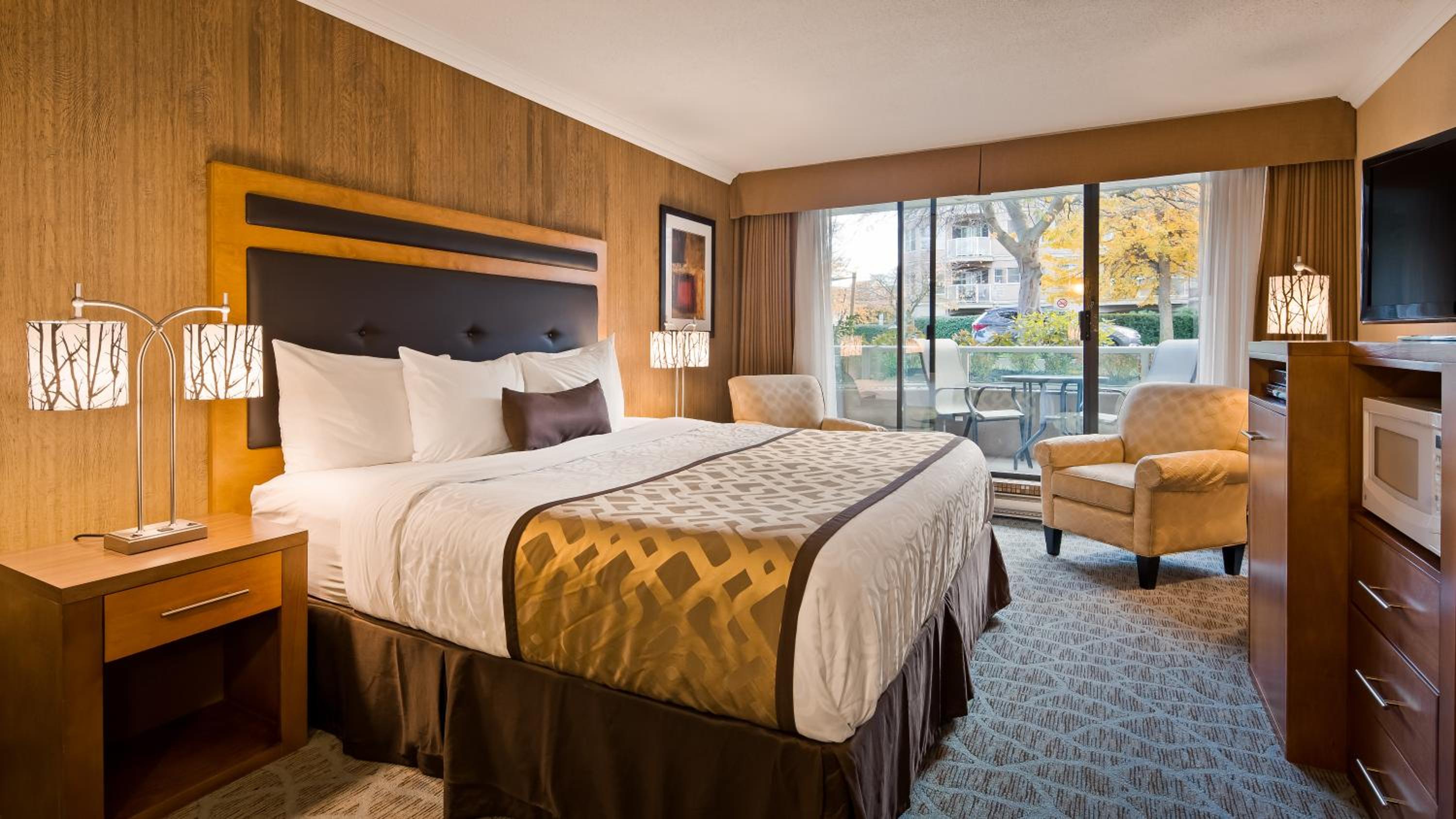 King Room with Patio - Non-smoking
