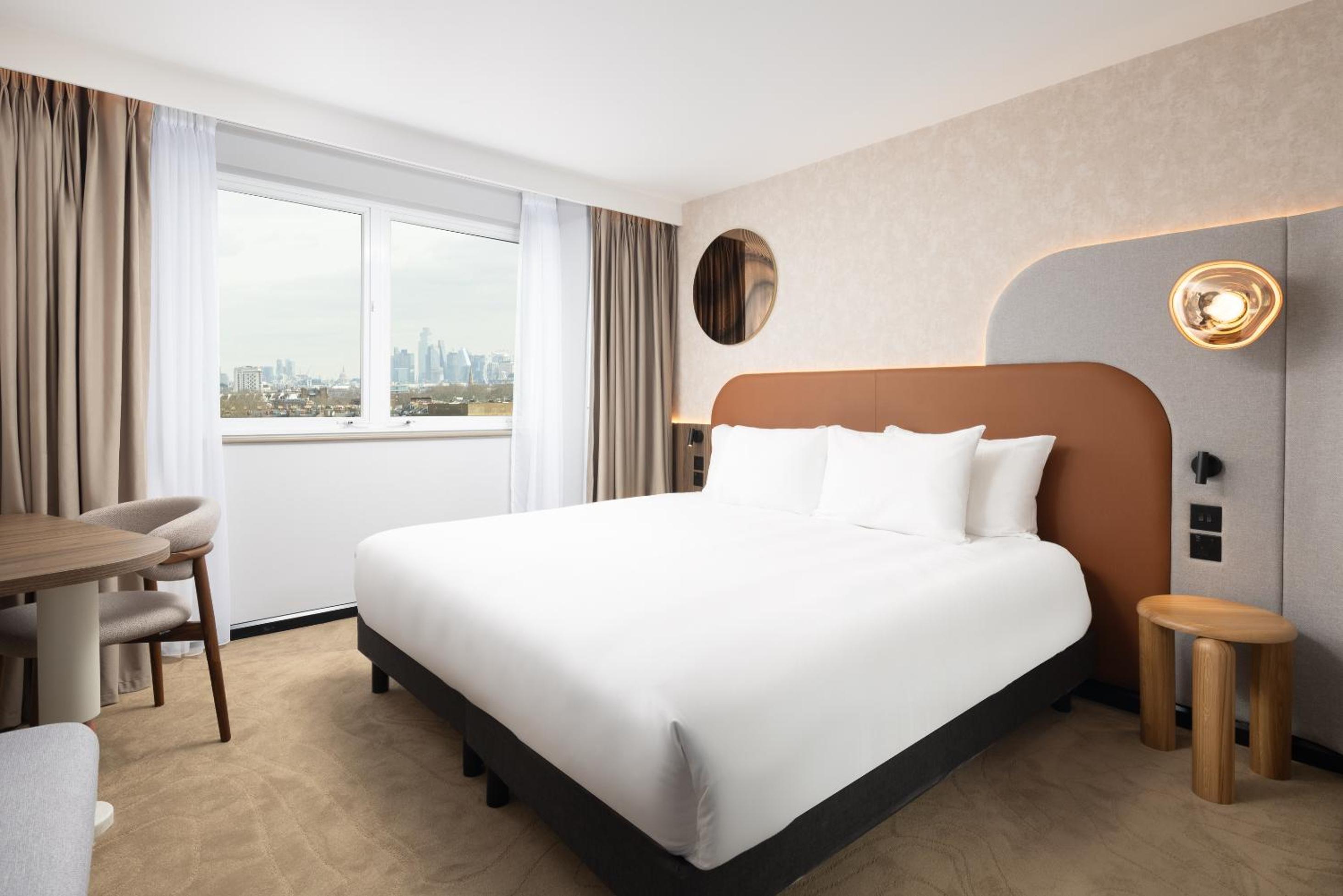 Deluxe Priviledge King Room with Bath Tub