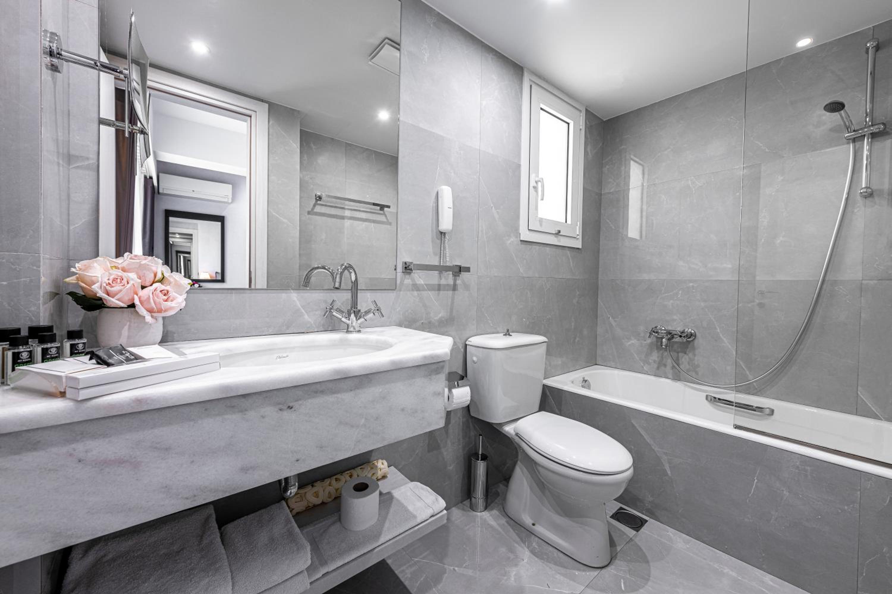 Superior Triple Room with City View