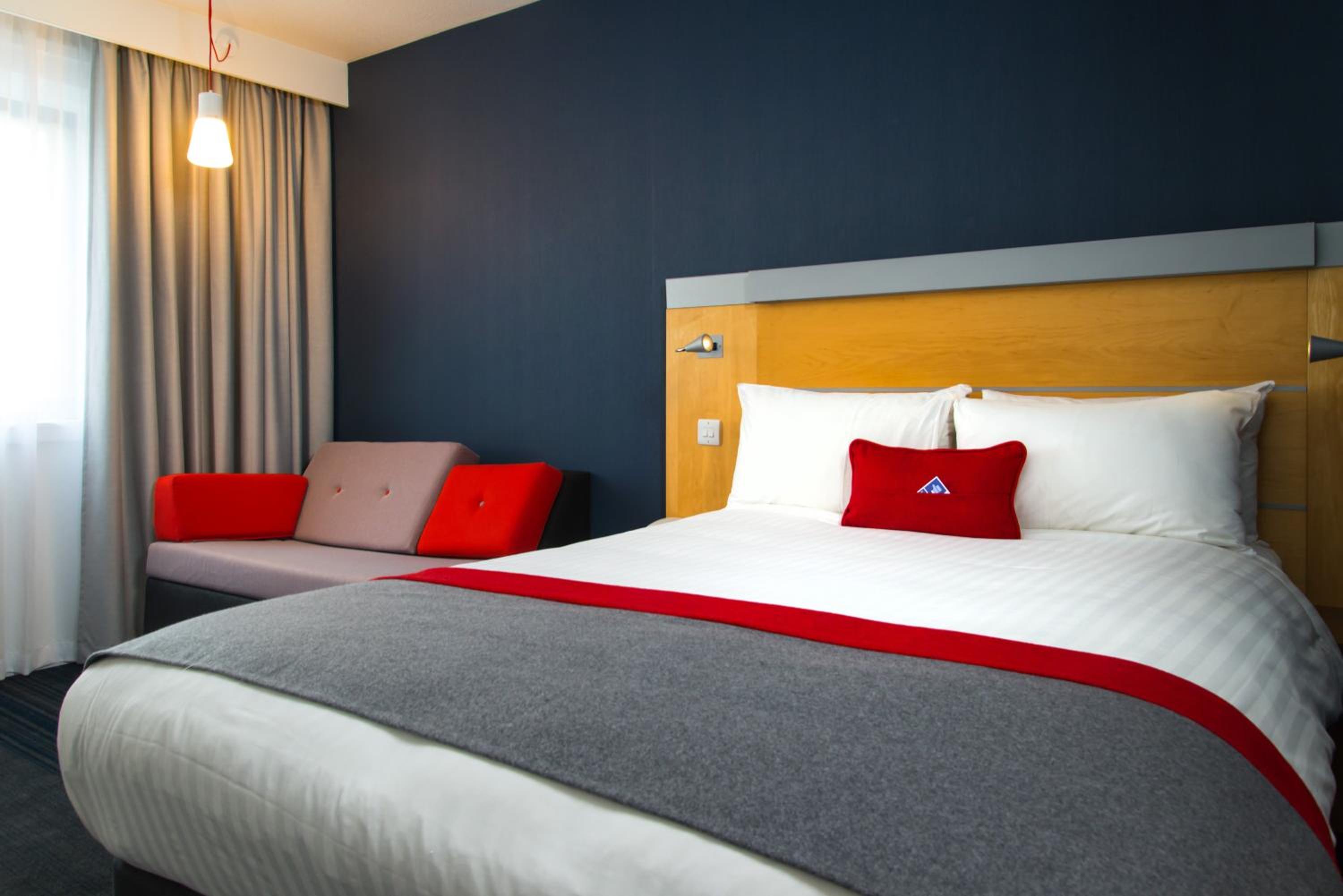 Double Room with Free Hot Breakfast - Accessible