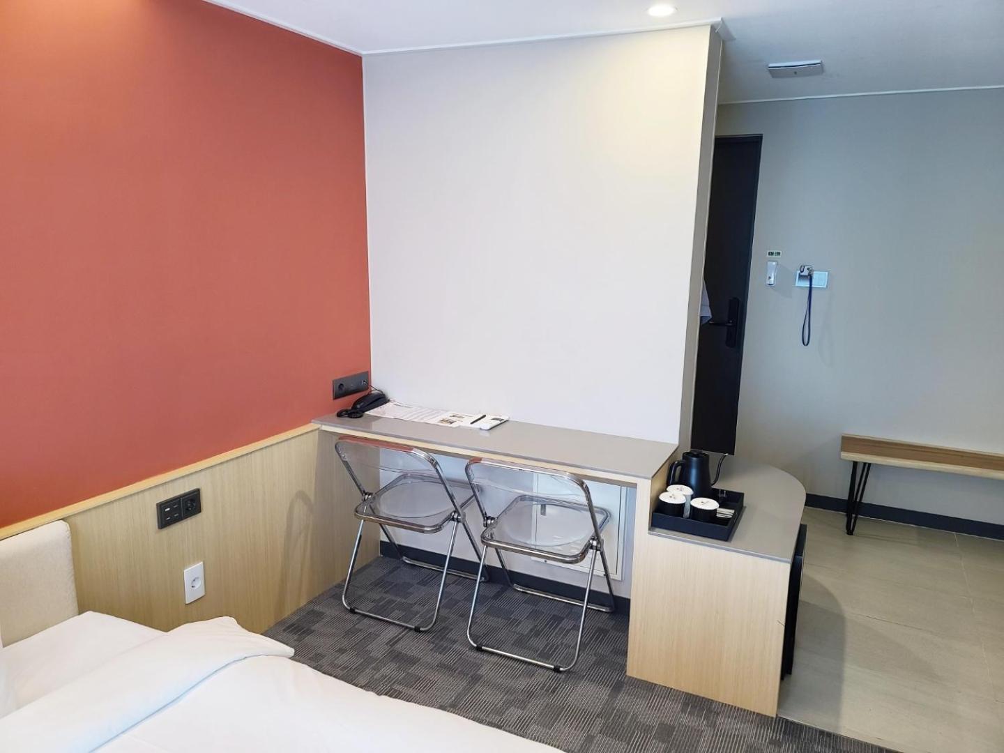 Quadruple Family Room with Free access to Rooftop pool