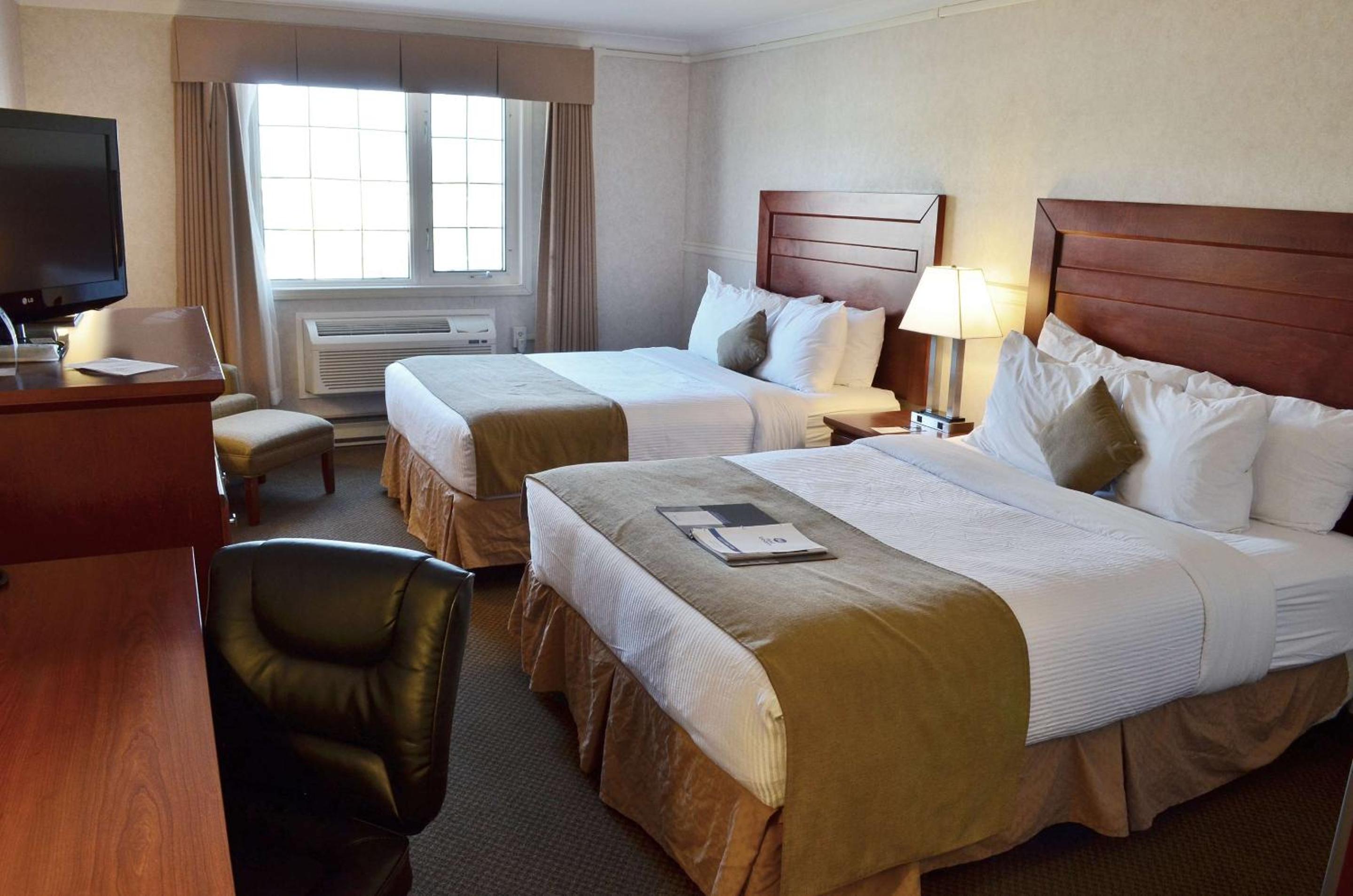 Queen Room with Two Queen Beds - Non-Smoking