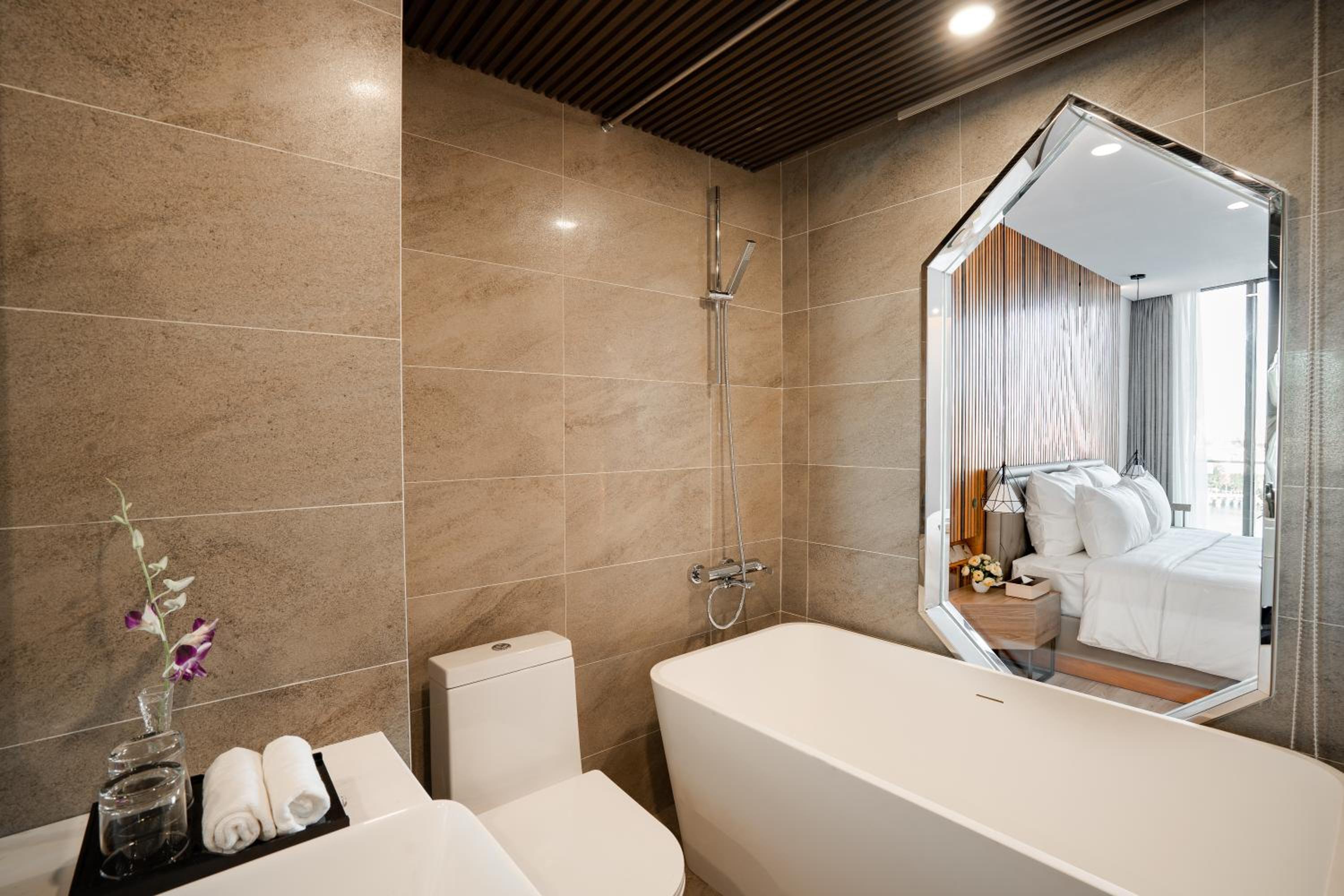 Deluxe Partial Riverview Double