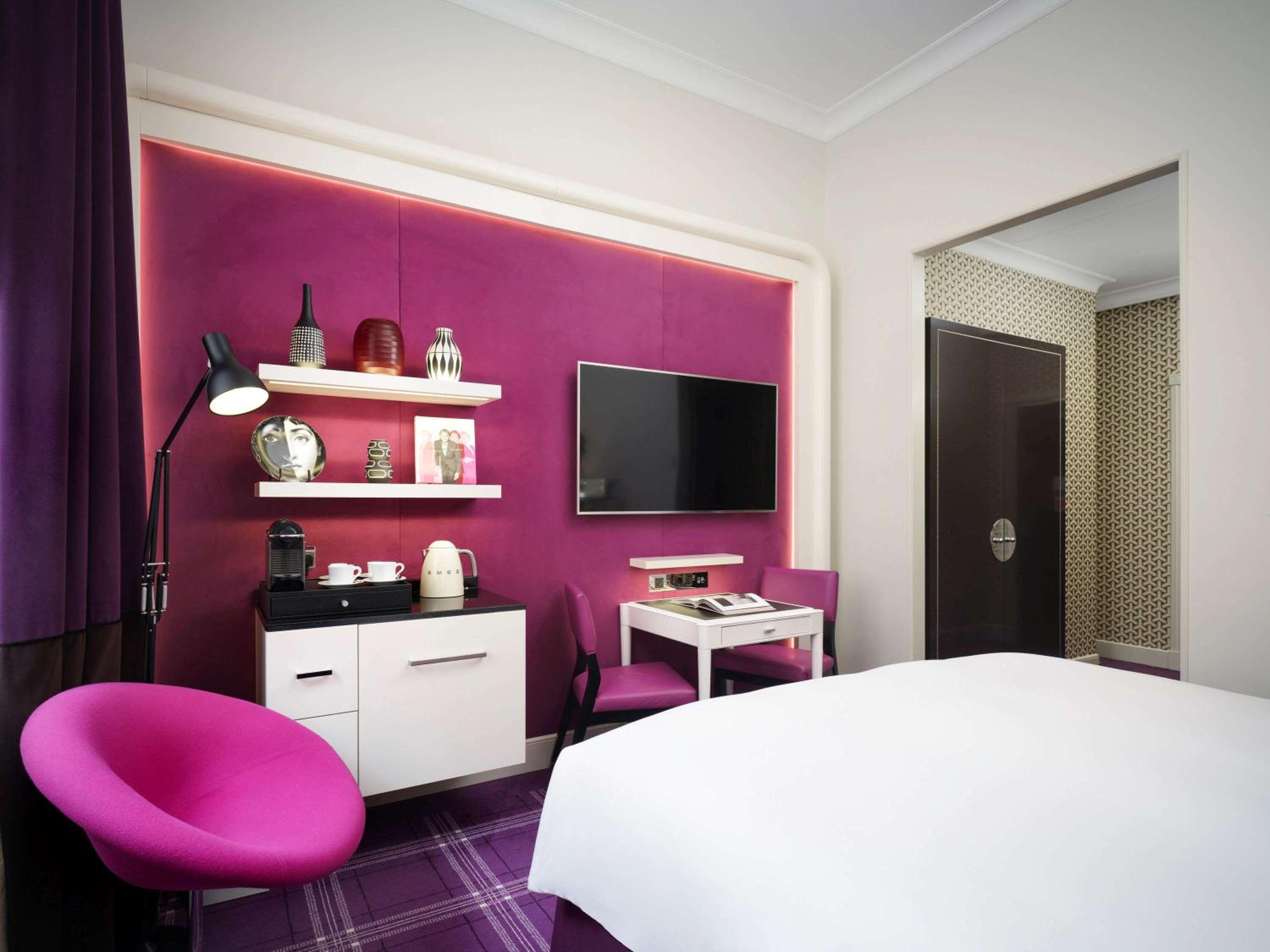 Superior Room with One King Bed and View