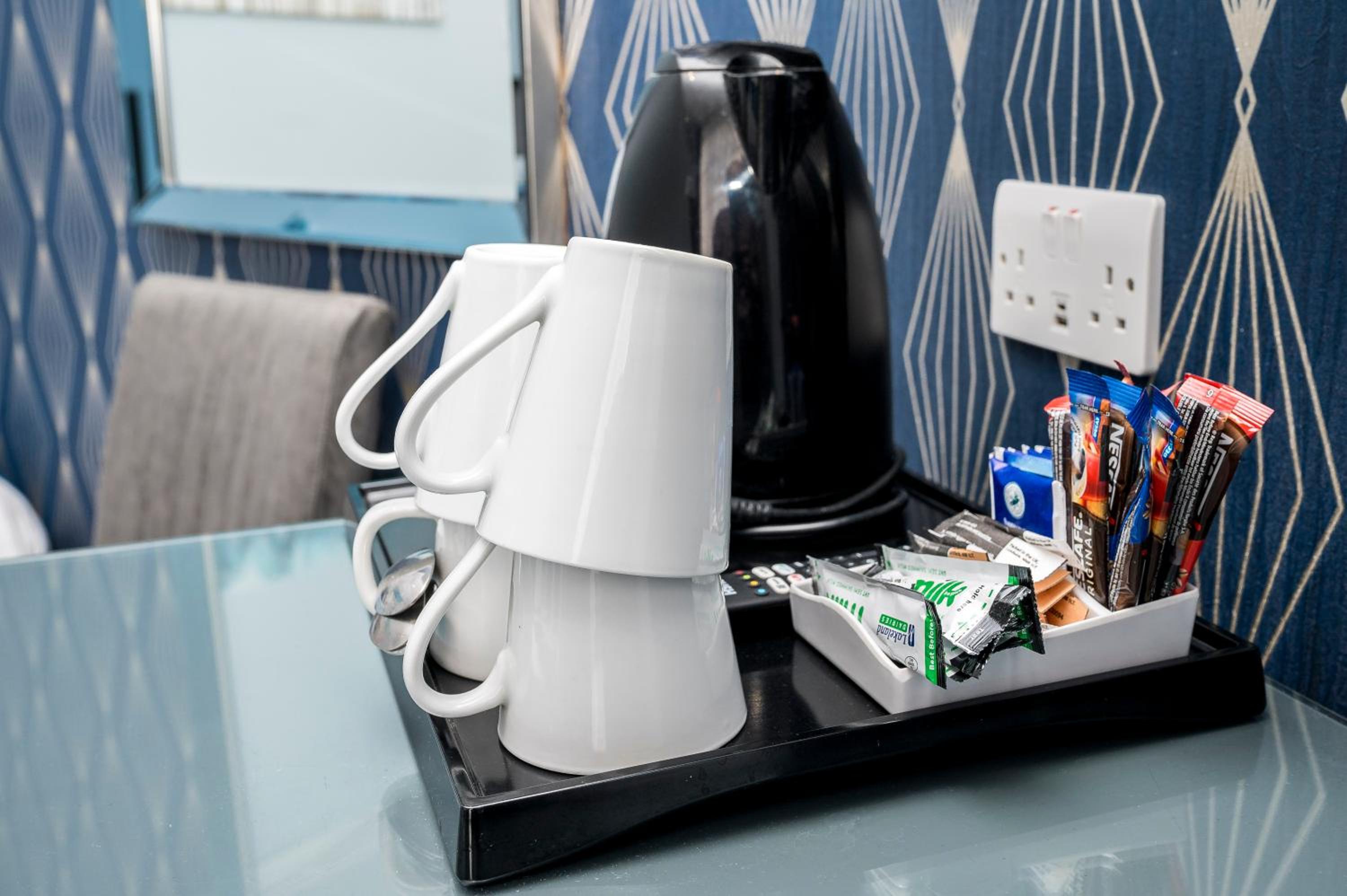 Small Double Room En-Suite Lower Ground Floor