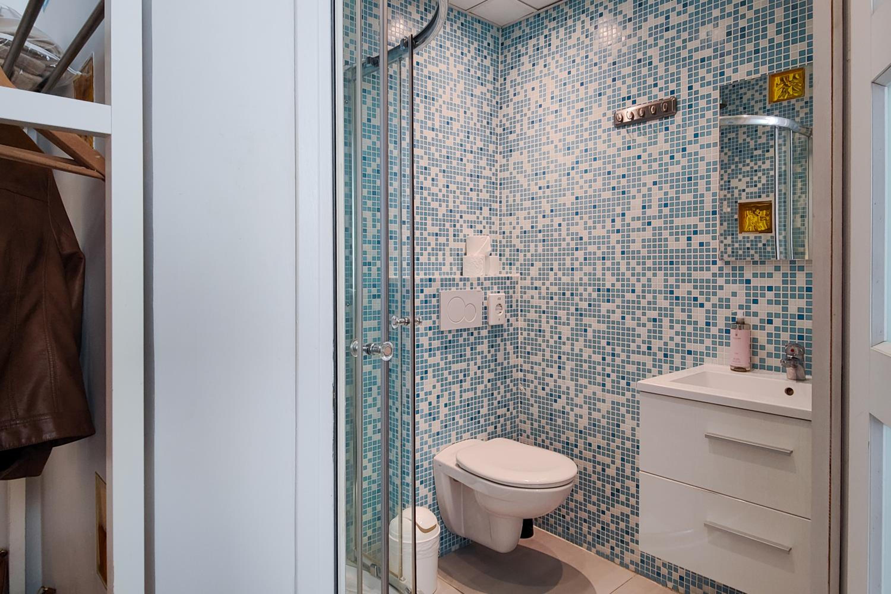 Standard Single Studio