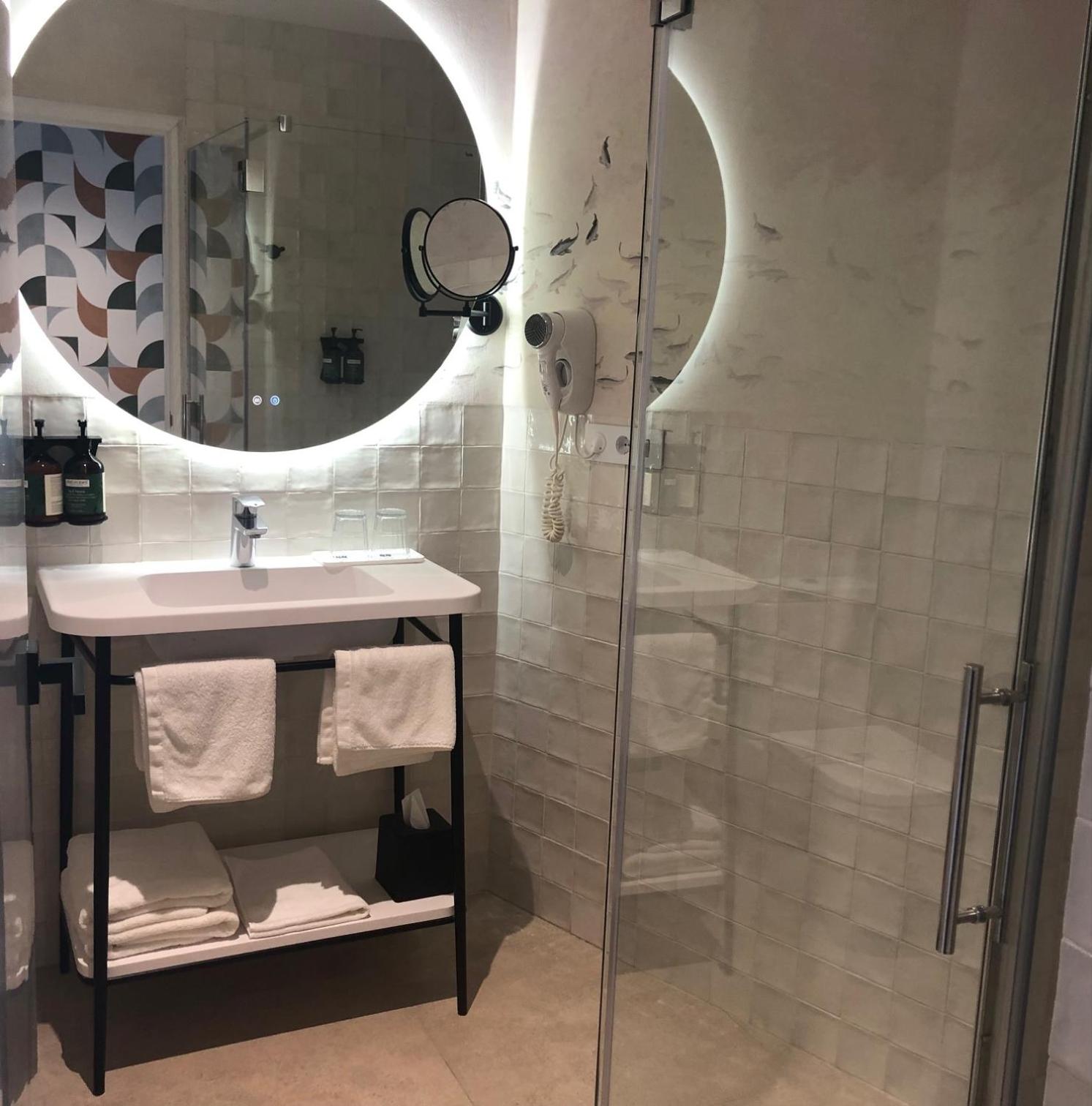 Deluxe Double or Twin Room with City View