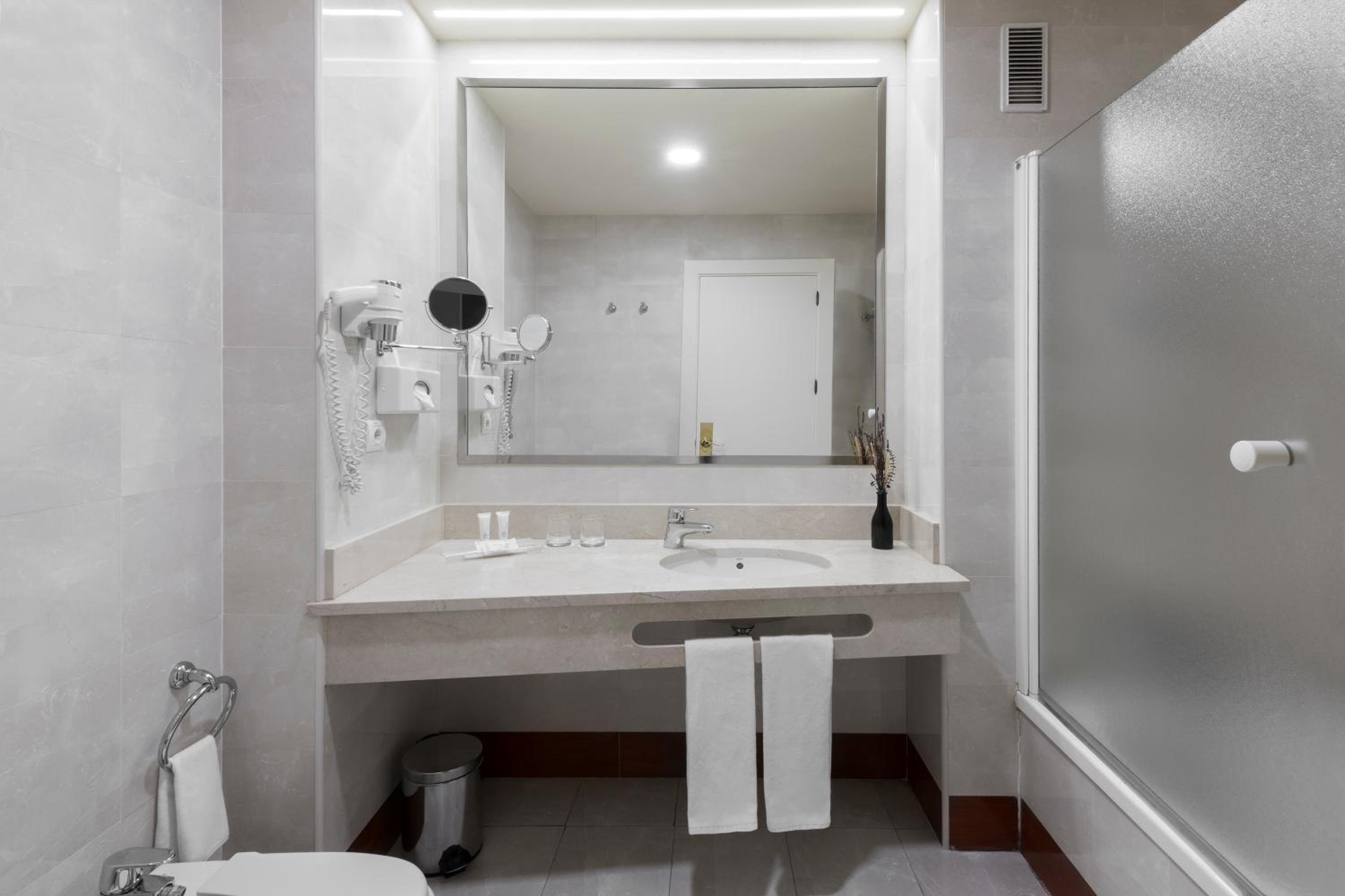 Double Room (1 Adult)