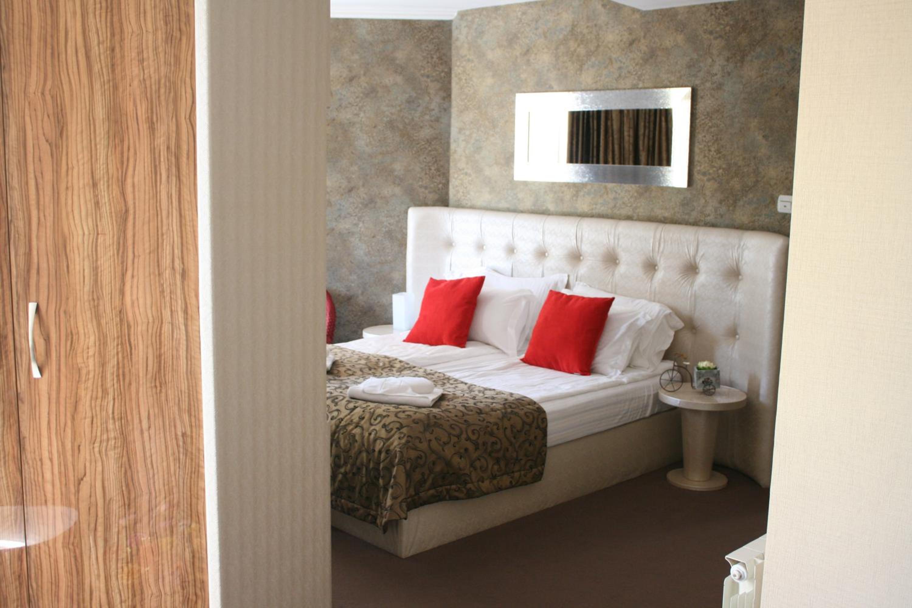 Deluxe Suite with Balcony