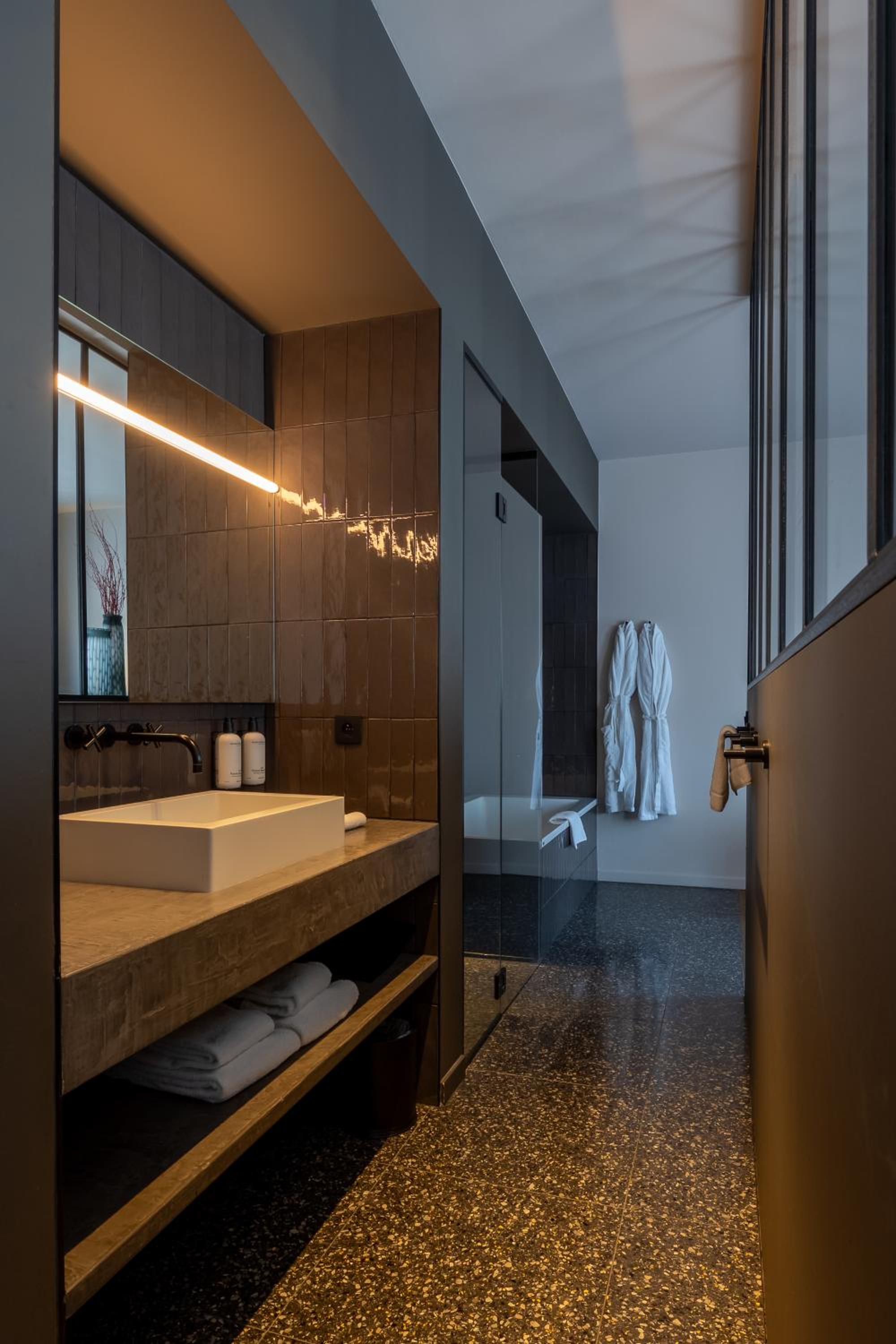 Deluxe Room with Bathtub and Rain Shower