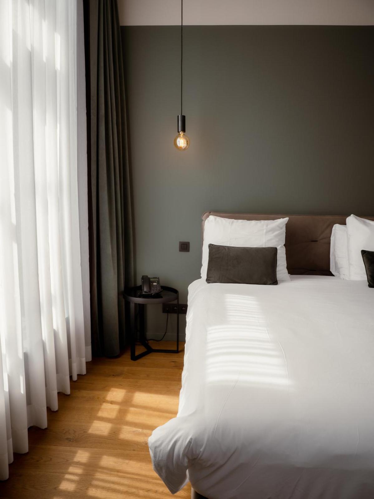 Superior Double Room with Bathtub and Rain Shower