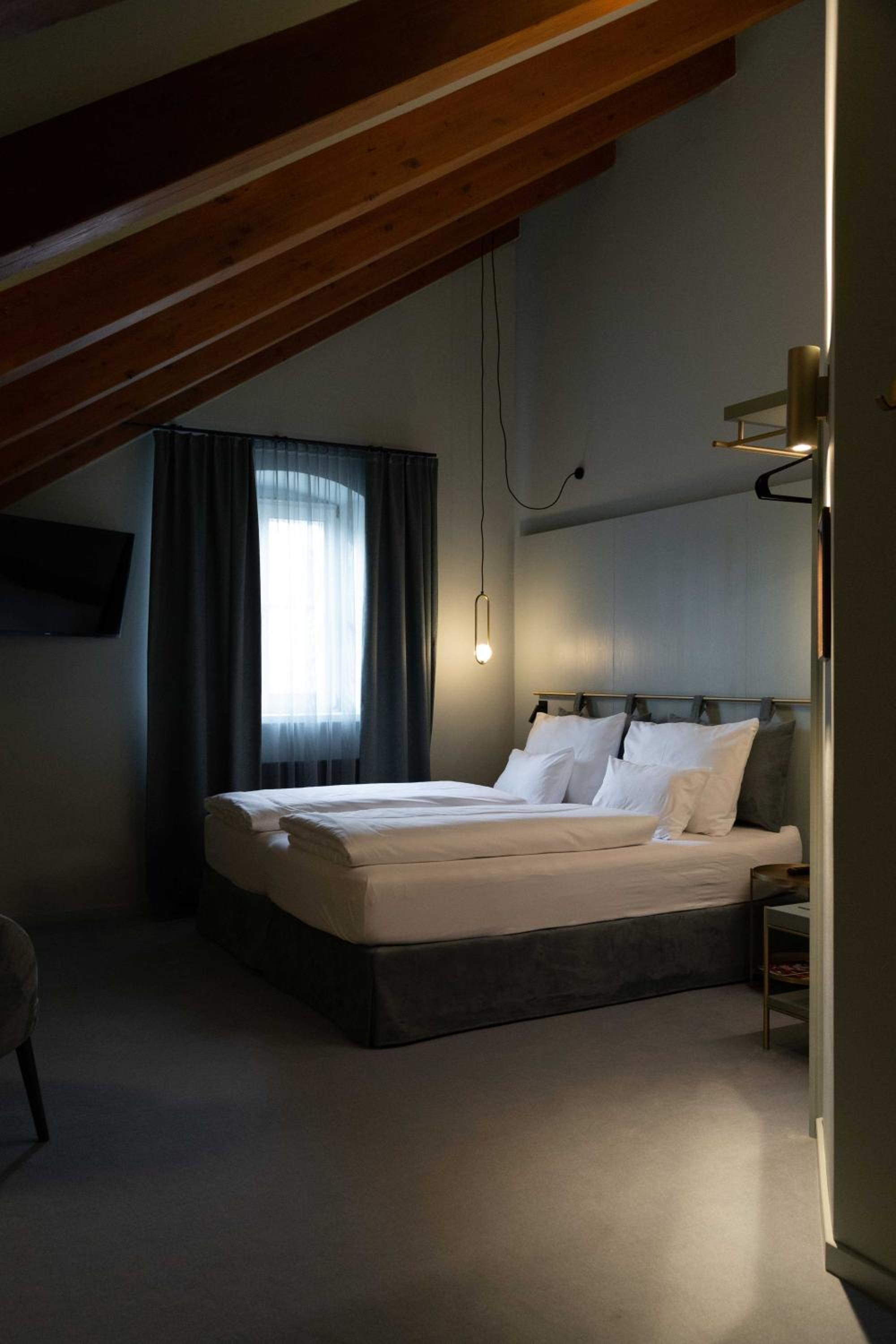 Medium Double Room