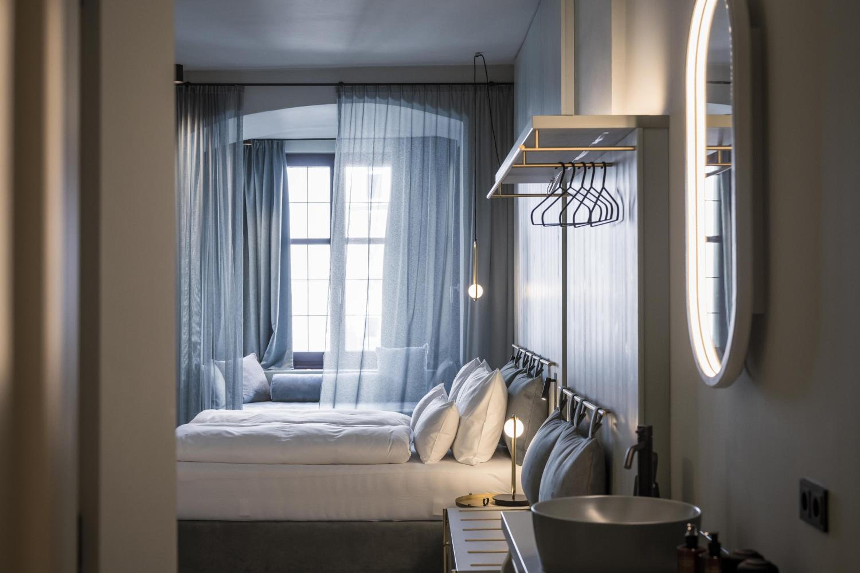 Medium Double Room with Golden Roof View