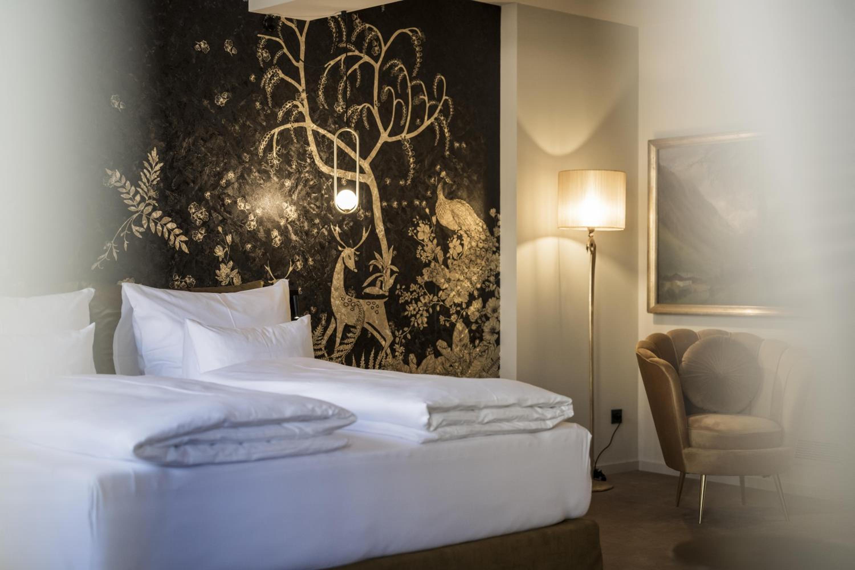 Golden Roof Suite 