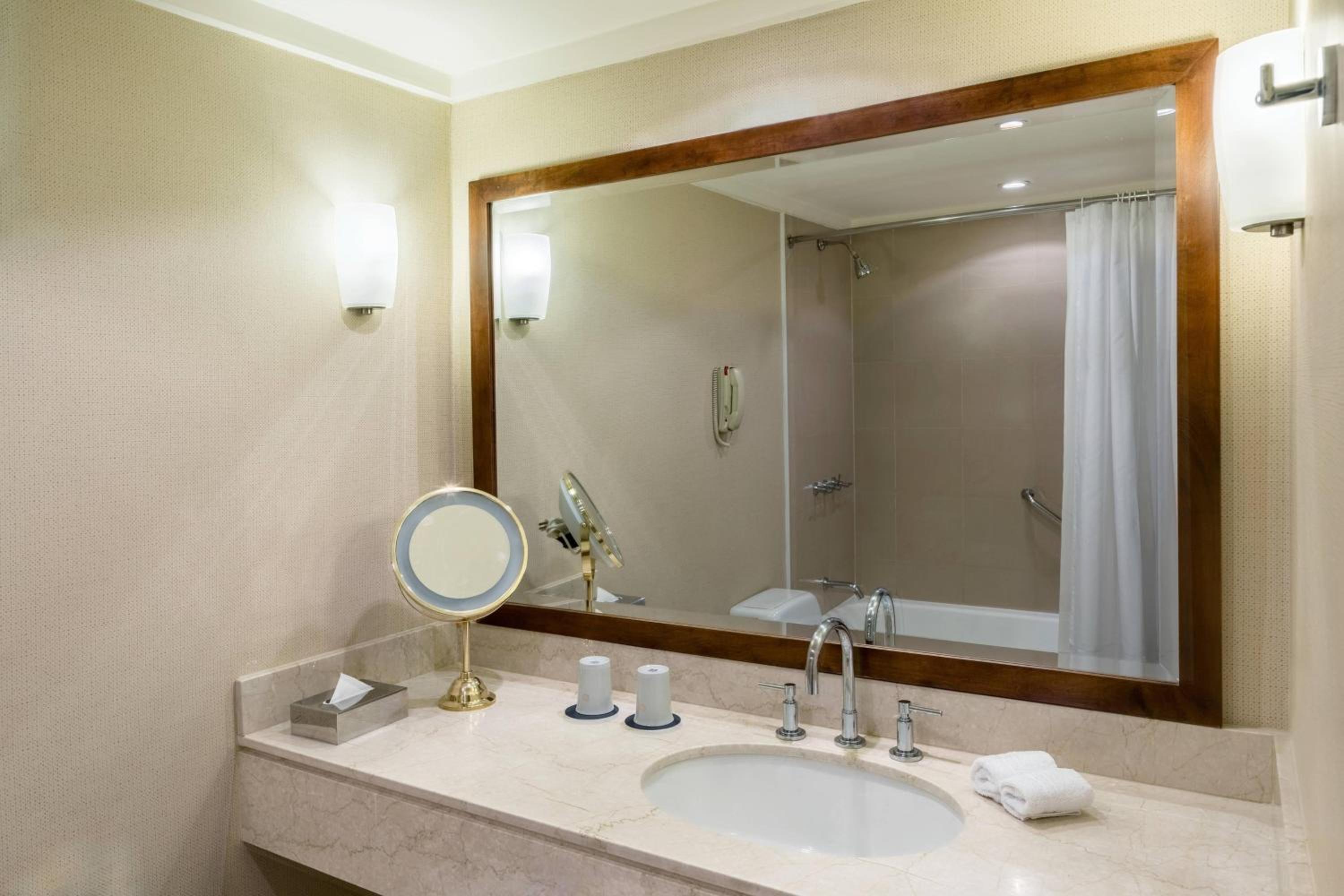 King Room - Club Lounge and Pool Access