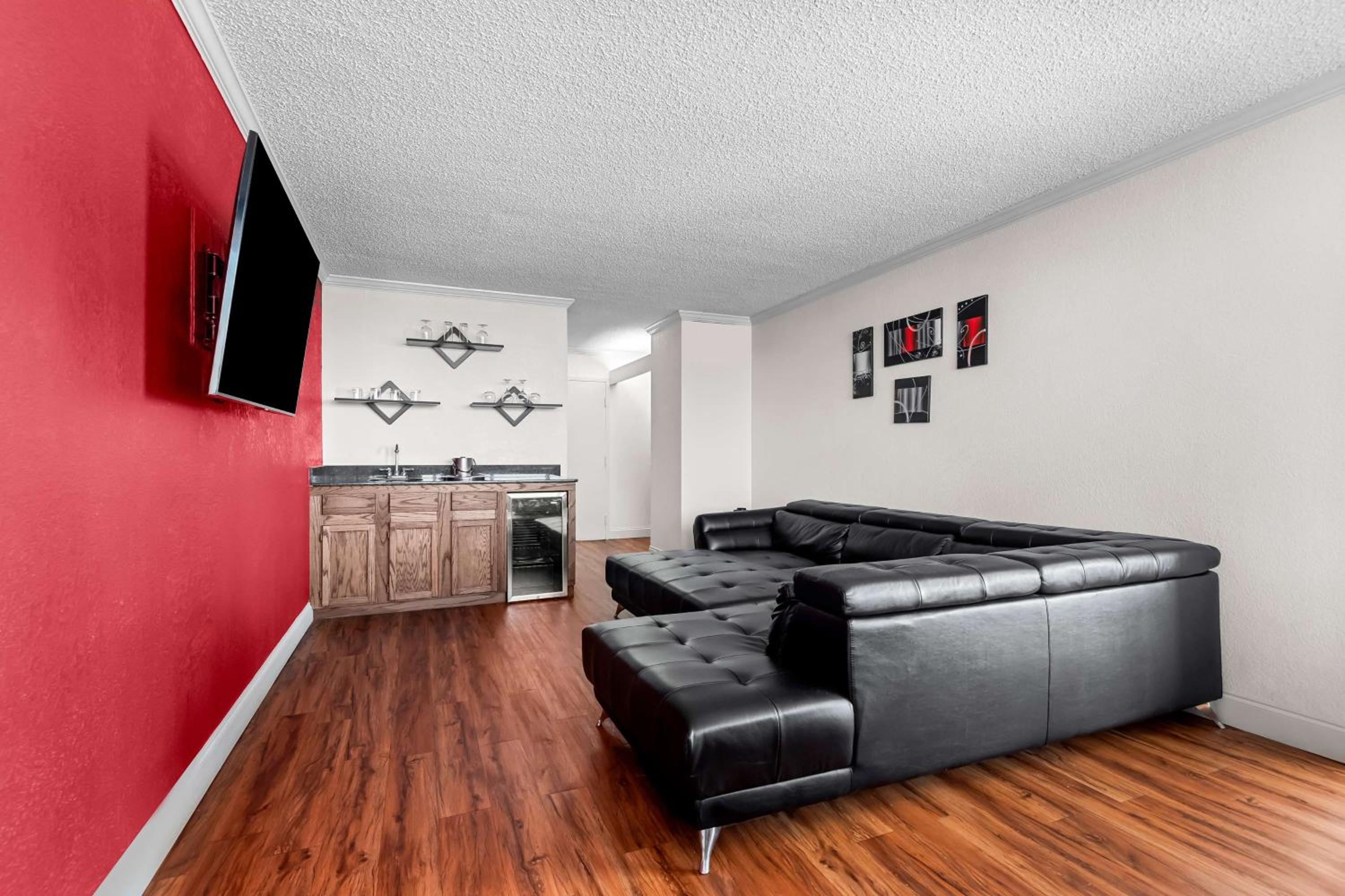 King Suite - Disability Access