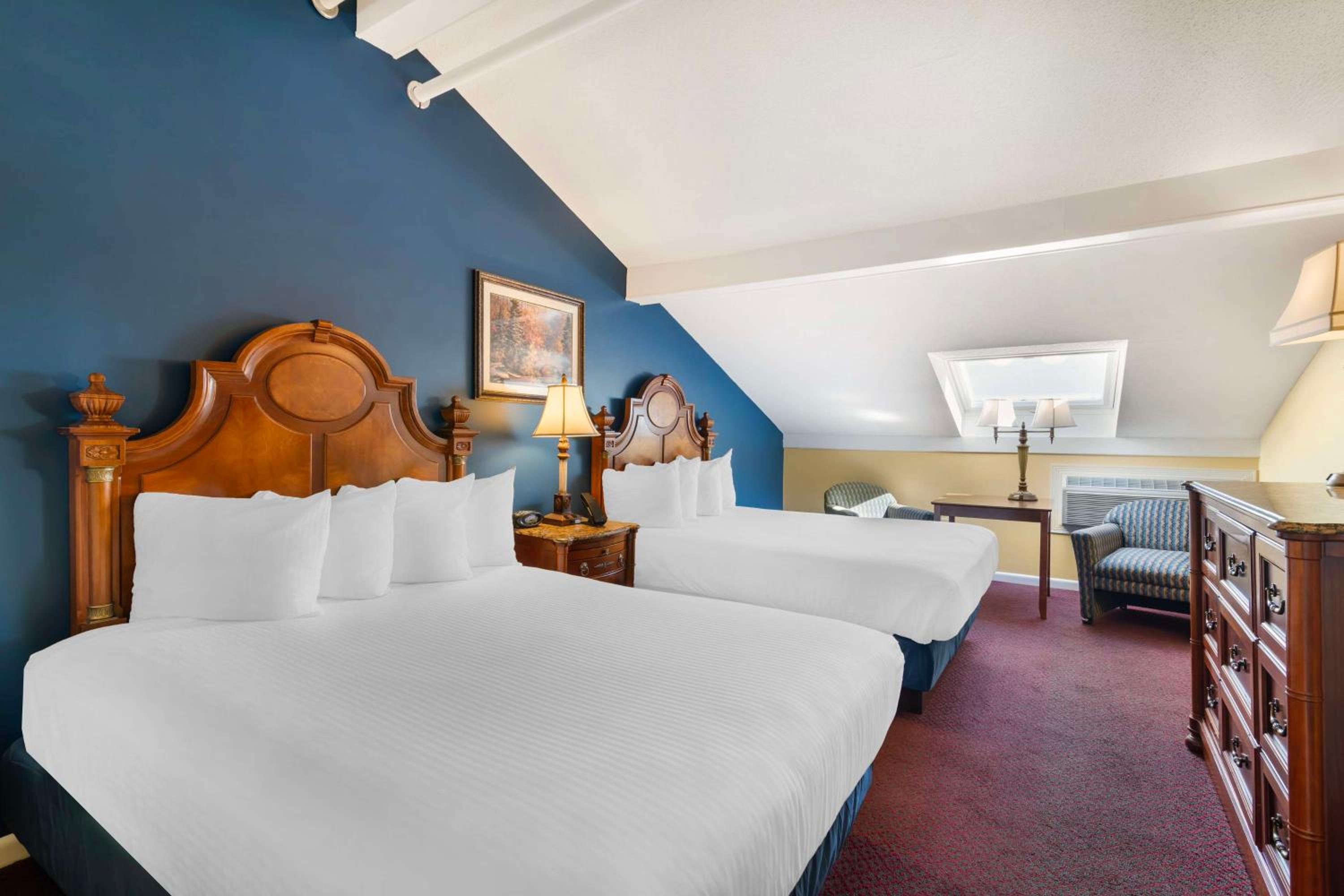 Executive Queen Suite with Two Queen Beds and Fireplace - Non-Smoking