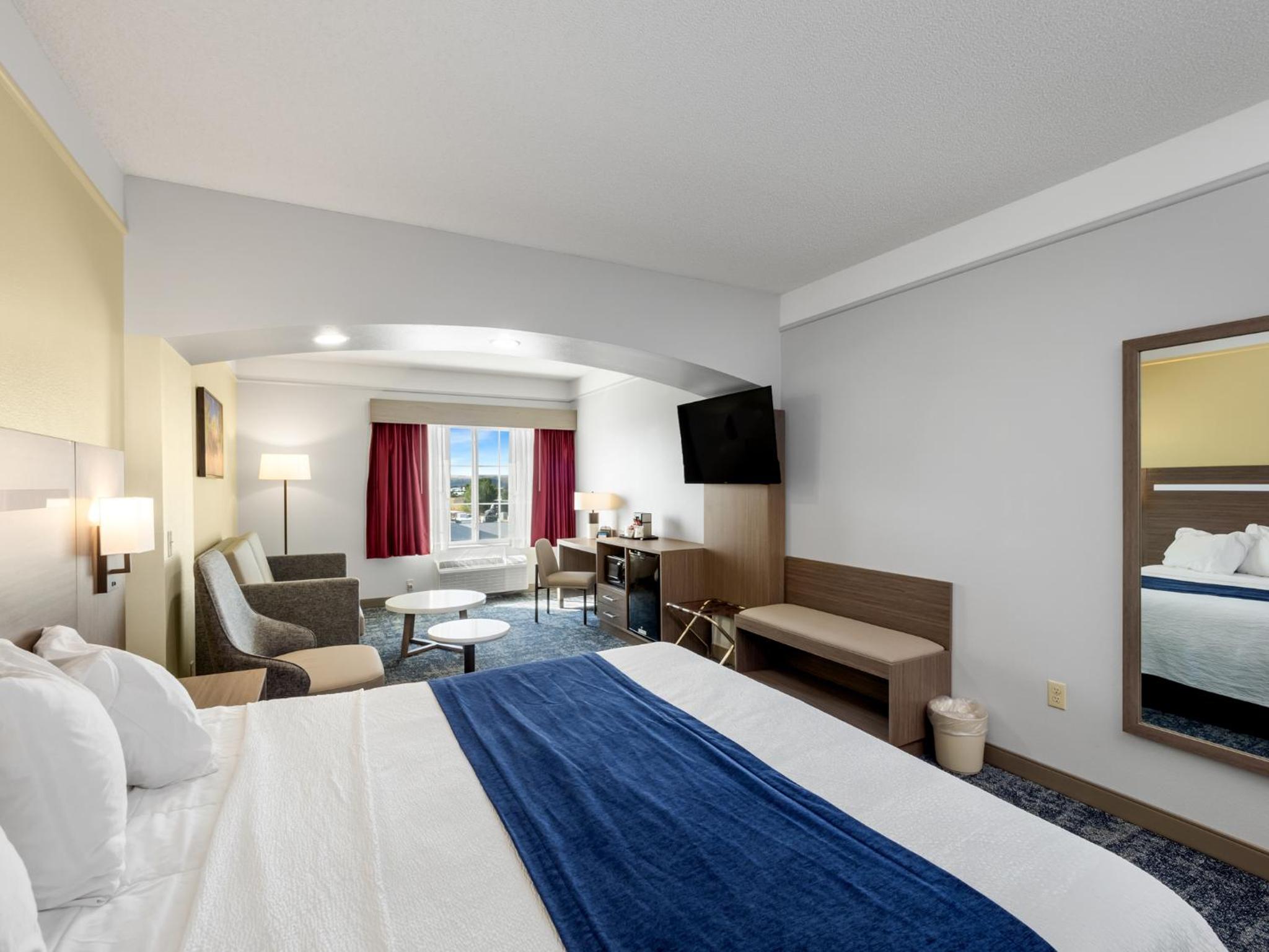 Larger King Room with Sofa Bed - Non-Smoking