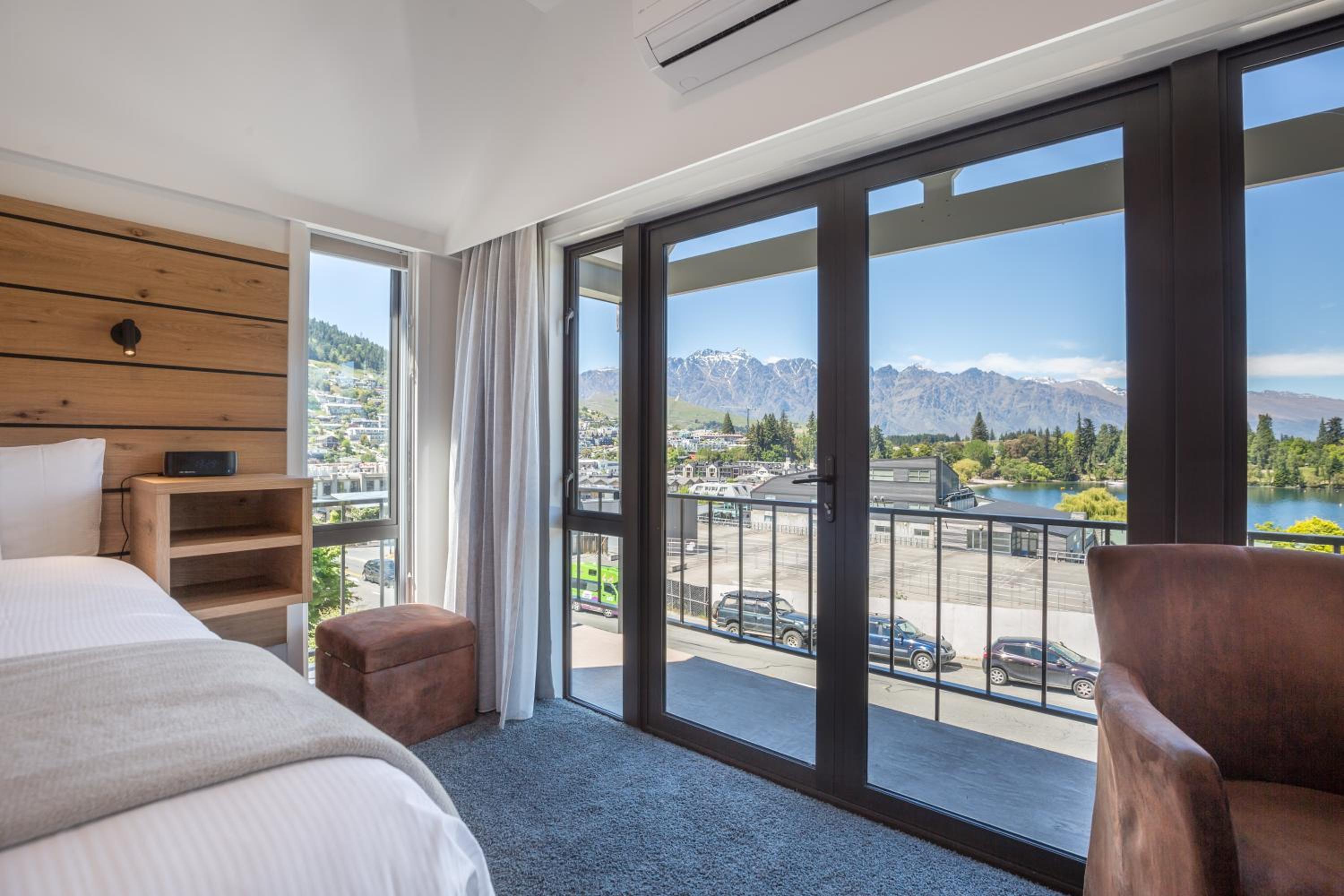 Lake View Studio with Balcony